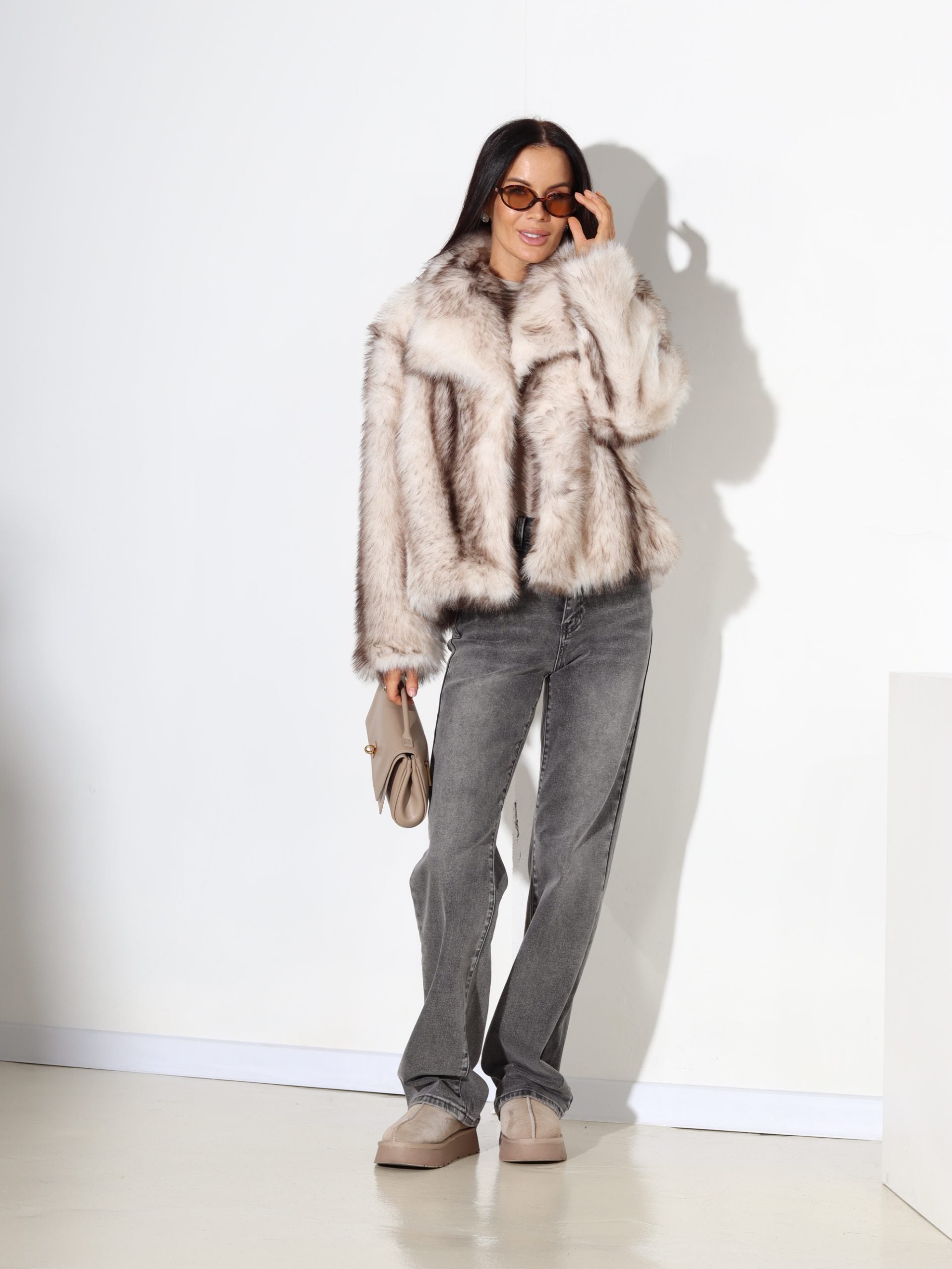 Balts + brūns īss m/ā kažoks ar klasisku atloku - 17754