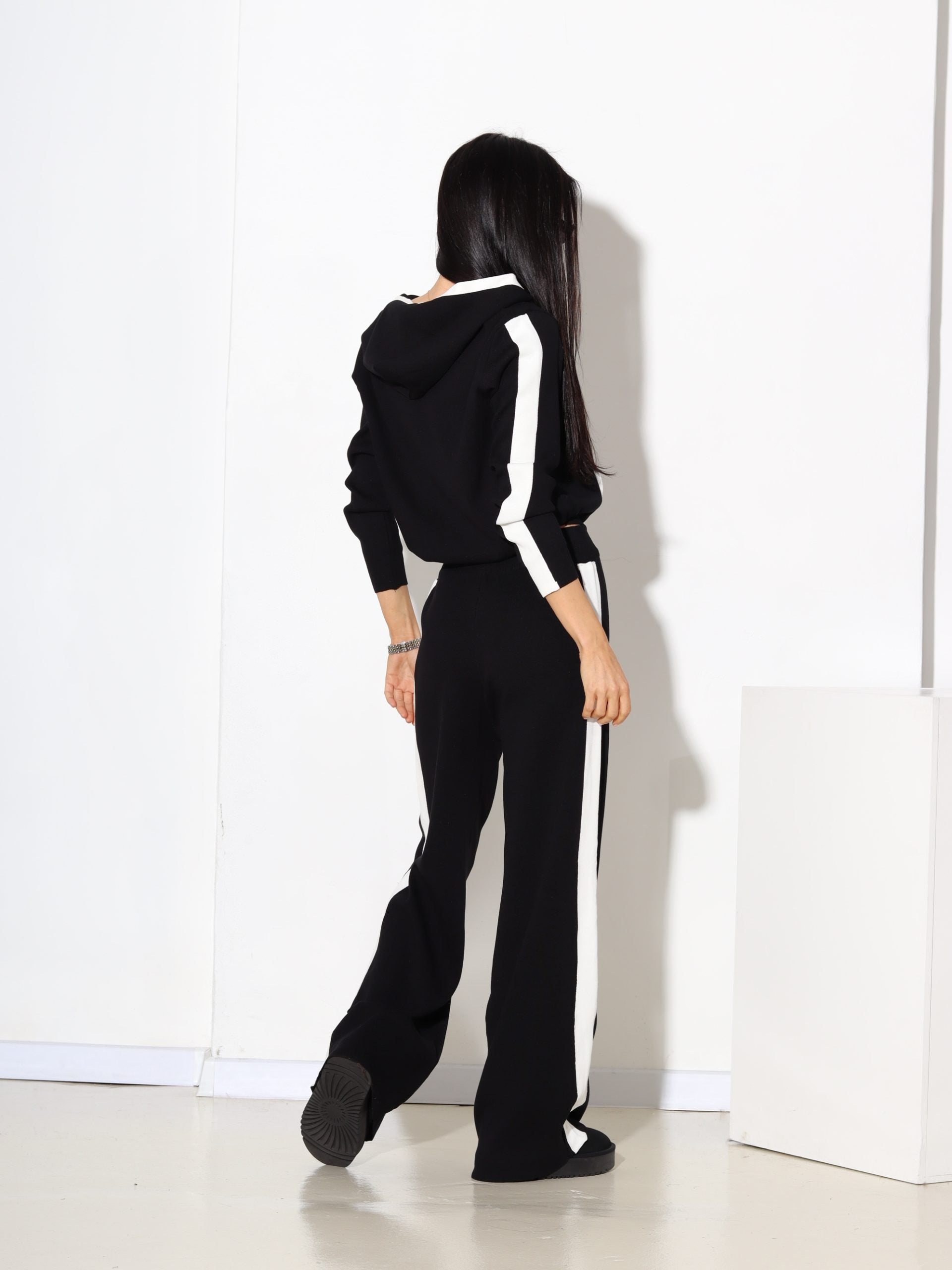 Melns+balts komplekts (jaka+bikses), smalki adīts - 17446