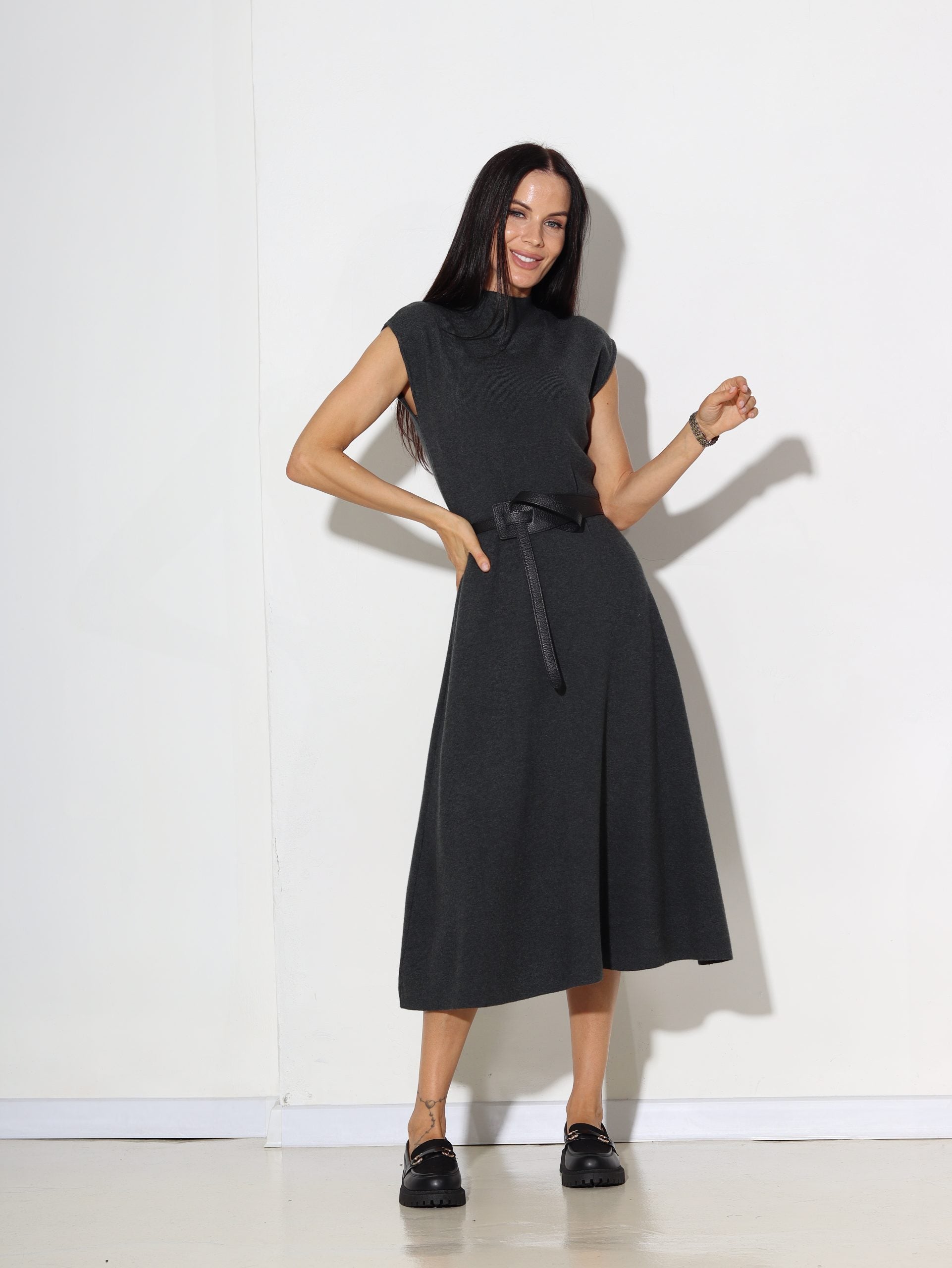 Tumši pelēka, adīta kleita, Midi, bez piedurknēm- 16379