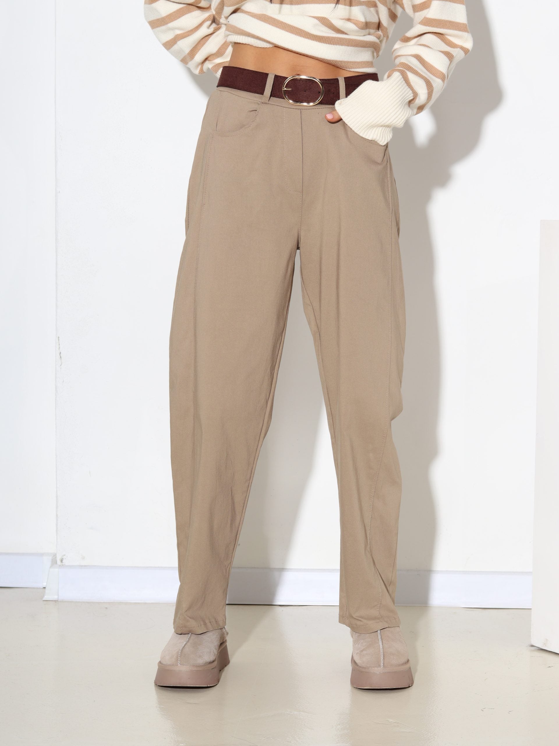 Bēšas bikses, bieza, elastīga auduma, ar jostiņu - 17460