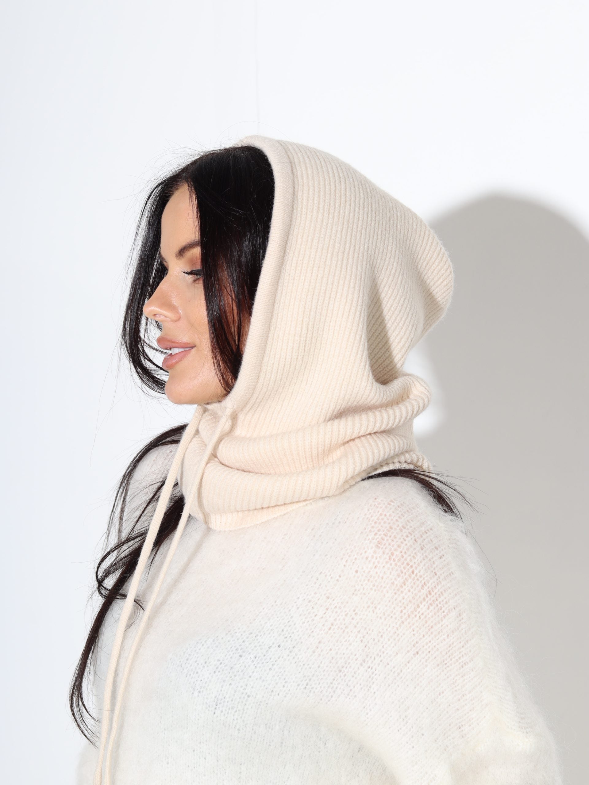 Bēša adīta cepure/ kapuce - 17780