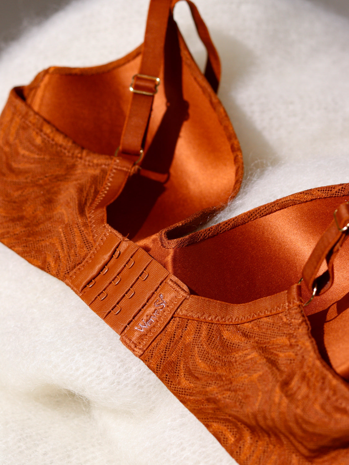 Brūns krūšturis ar reljefu - 14377