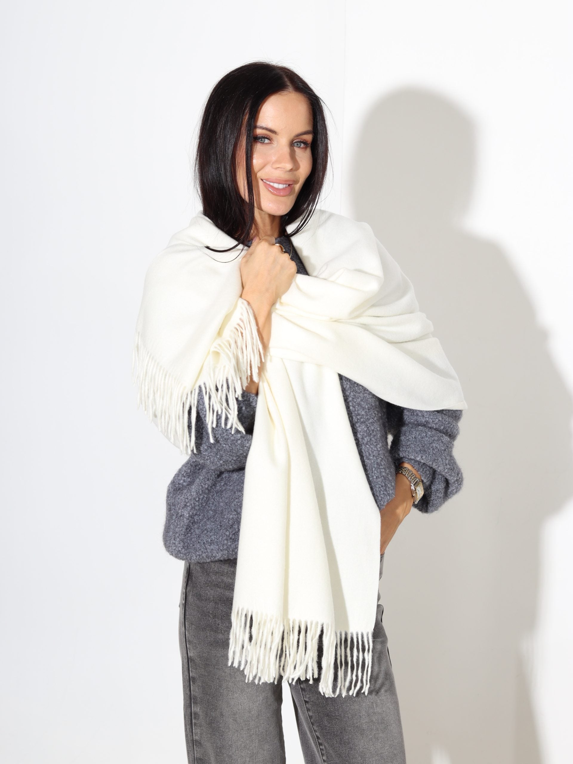 Pienbalta šalle 'Kašmira pieskāriens' - 17777