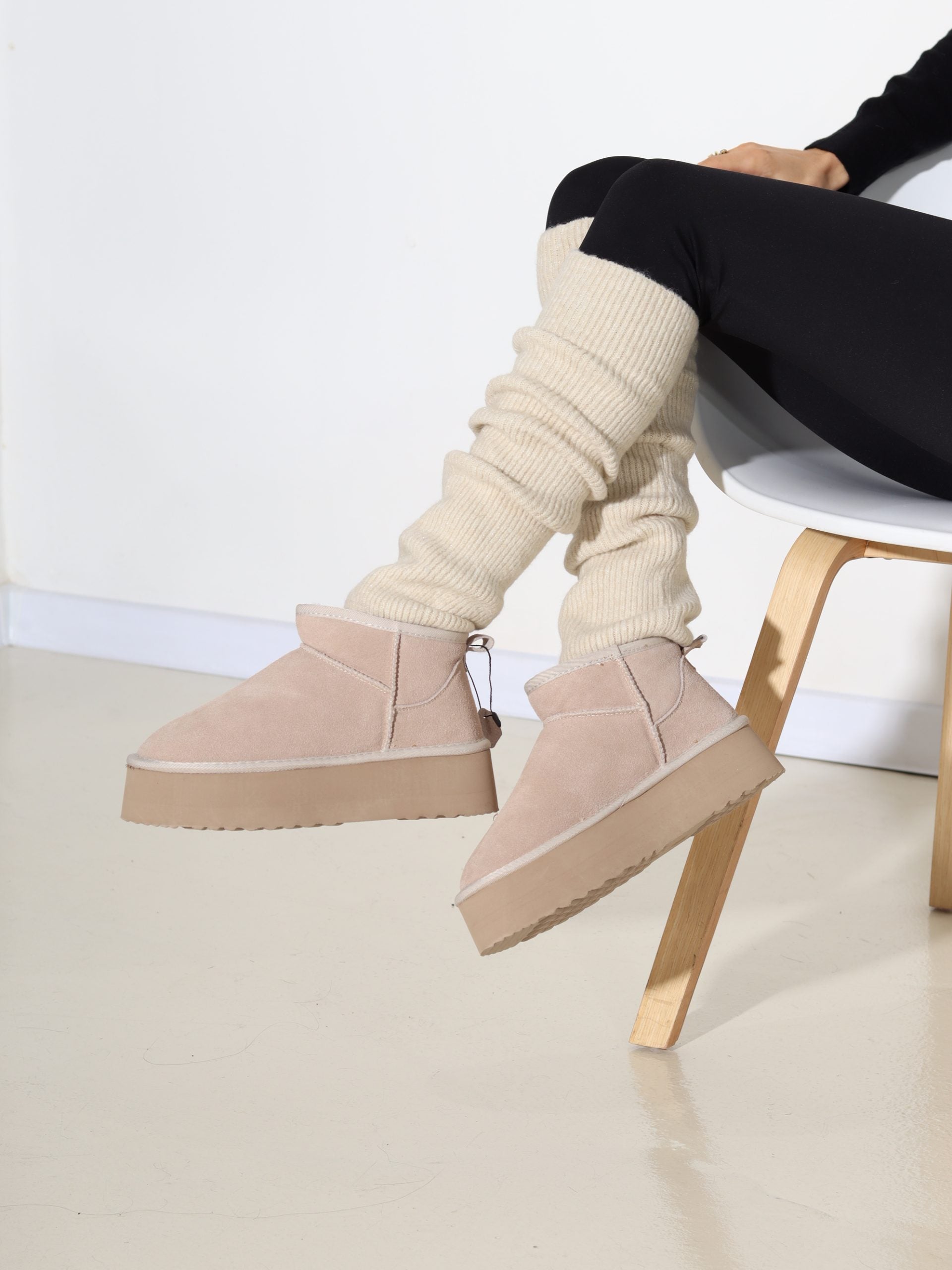 Bēšas krāsas, adītas getras ar mirdzumu - 17785