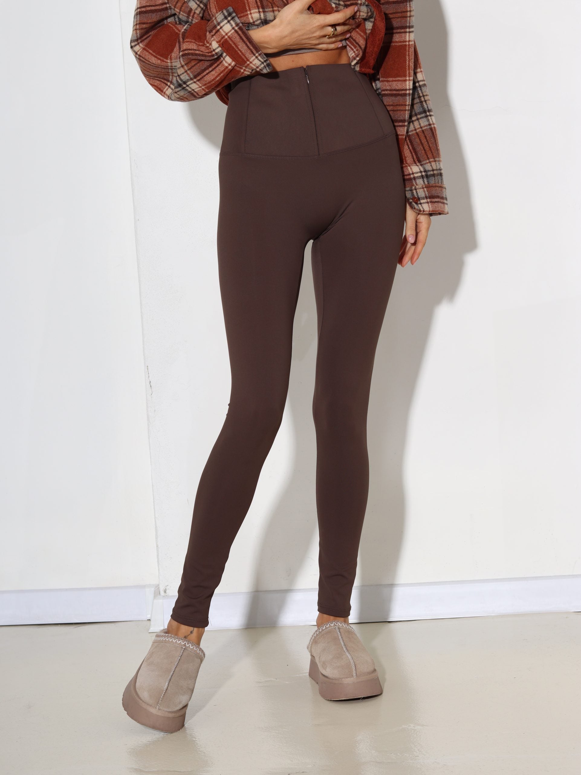 Brūni, gluda materiāla legingi ar rāvējslēdzēju - 17023