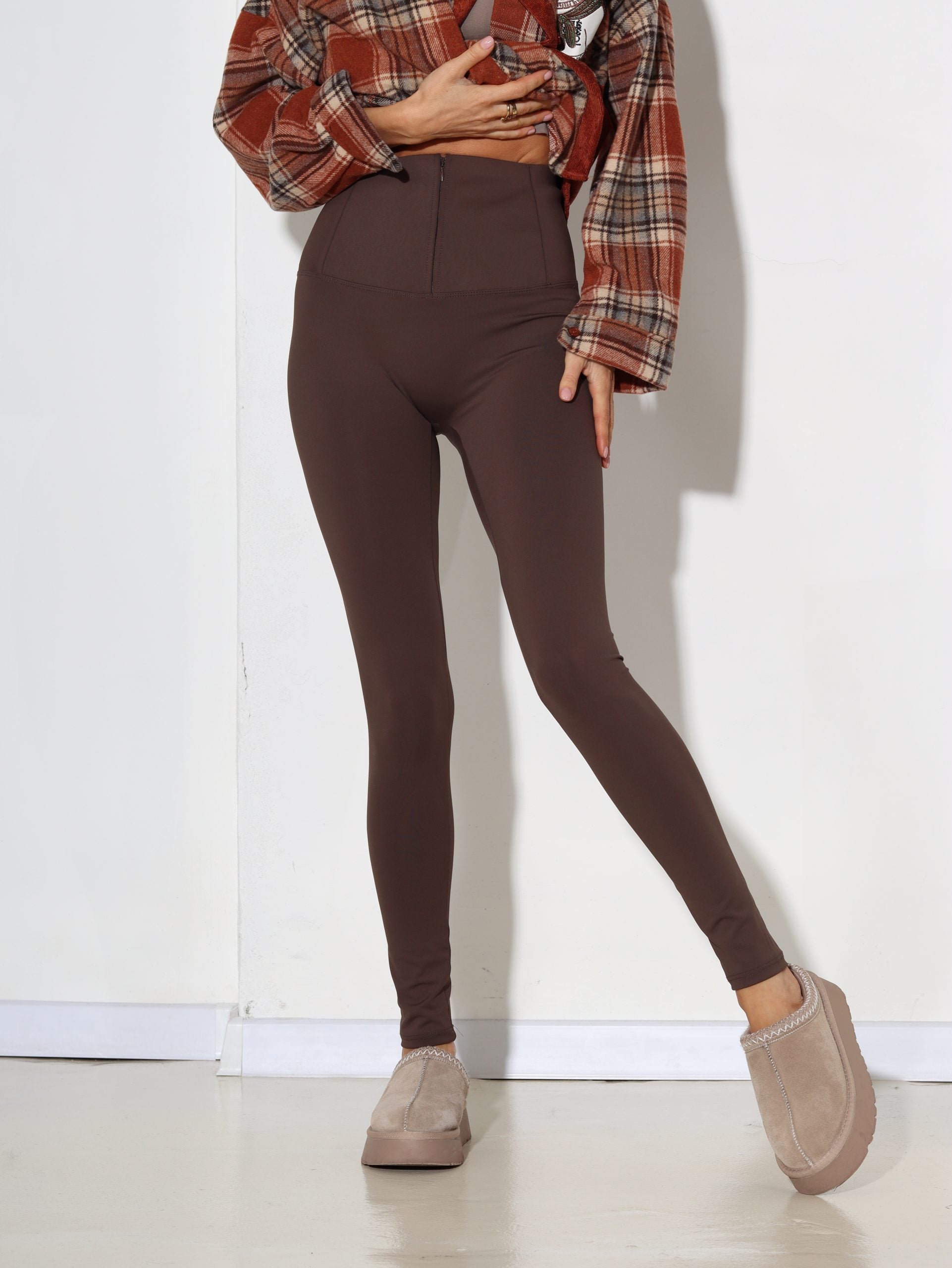 Brūni, gluda materiāla legingi ar rāvējslēdzēju - 17023