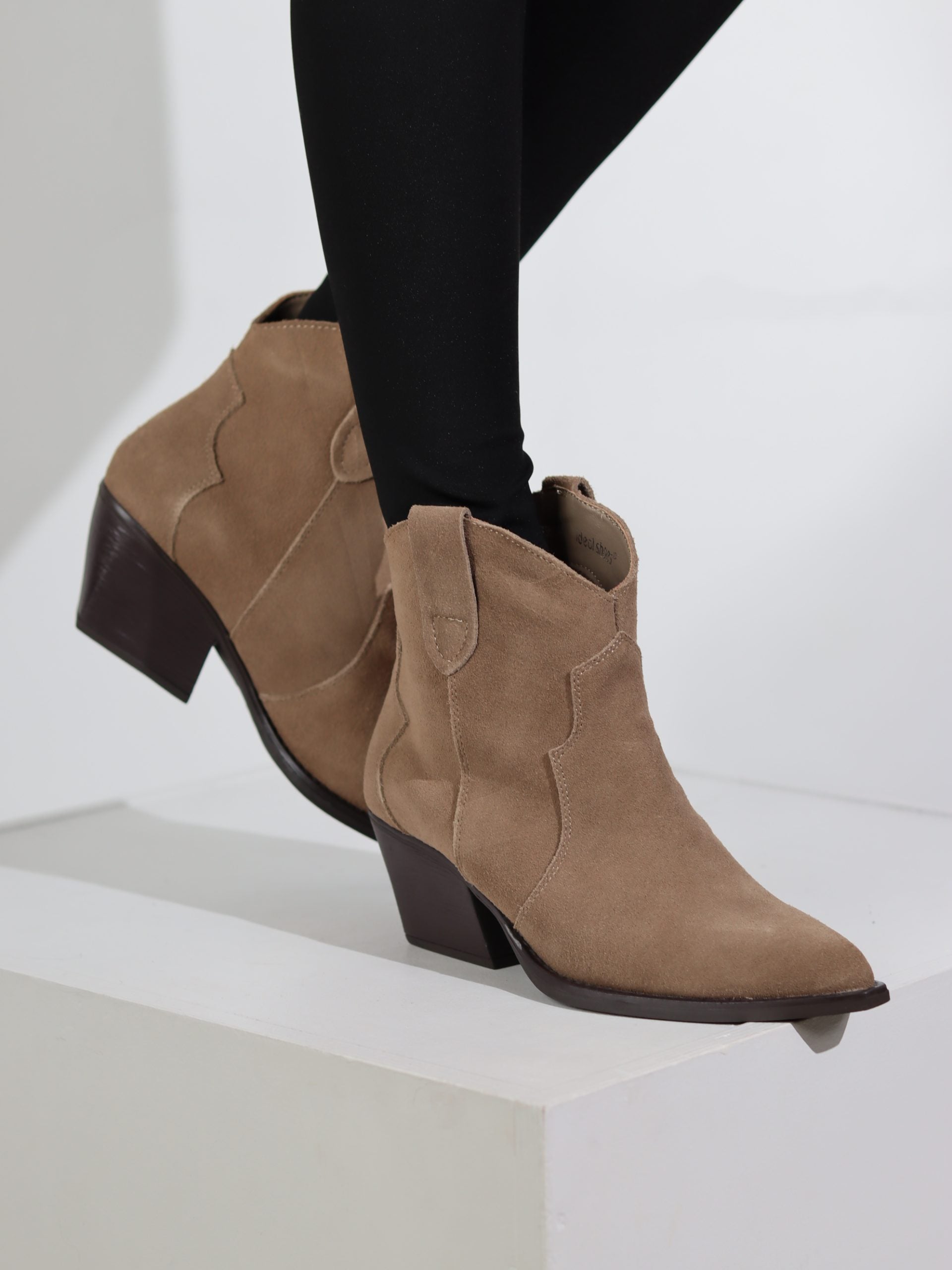 Bēši, īsa garuma, kovboja tipa zābaki, d/zamšāda - 17436