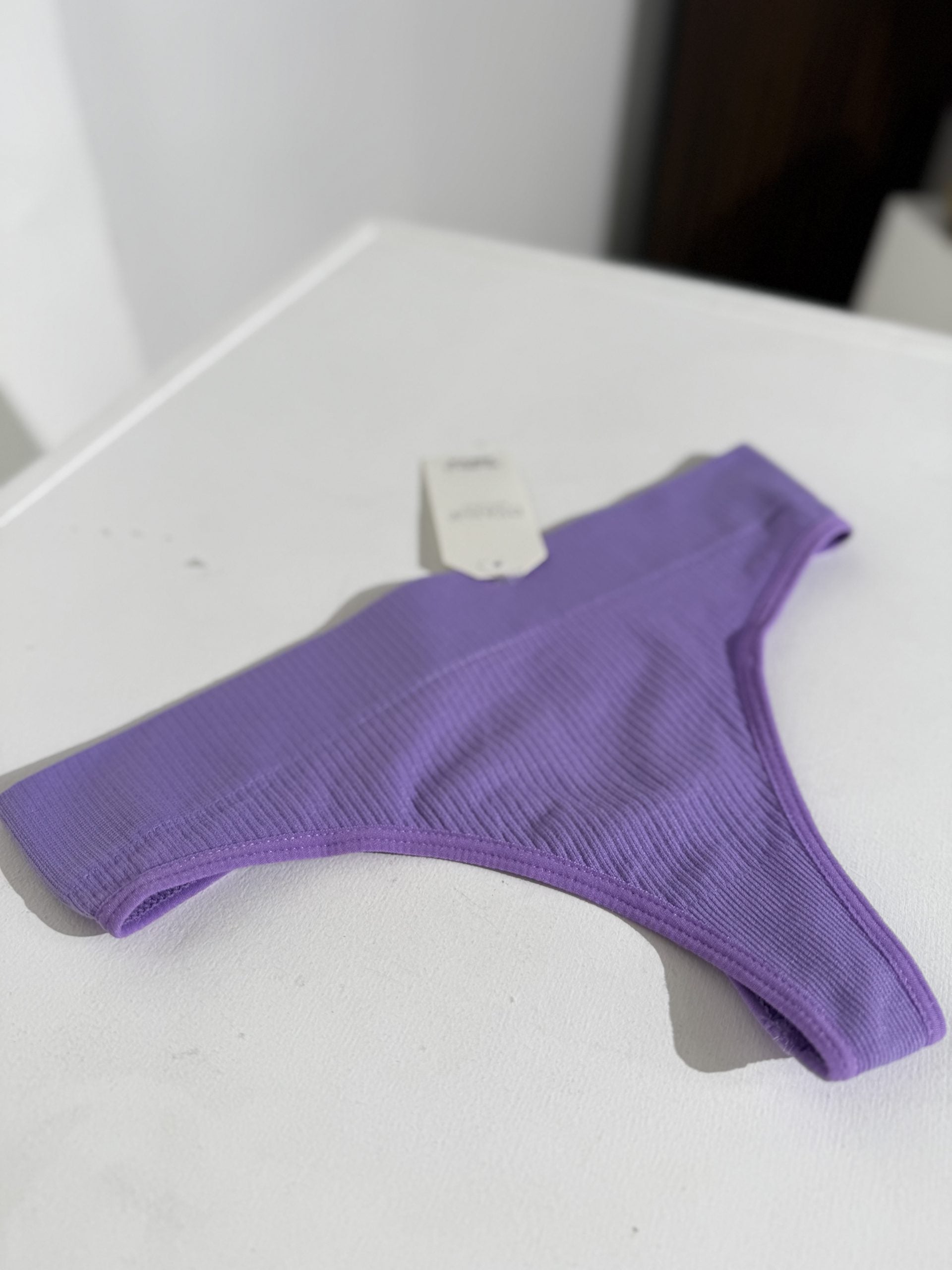 Tumši violetas string biksītes - 16908