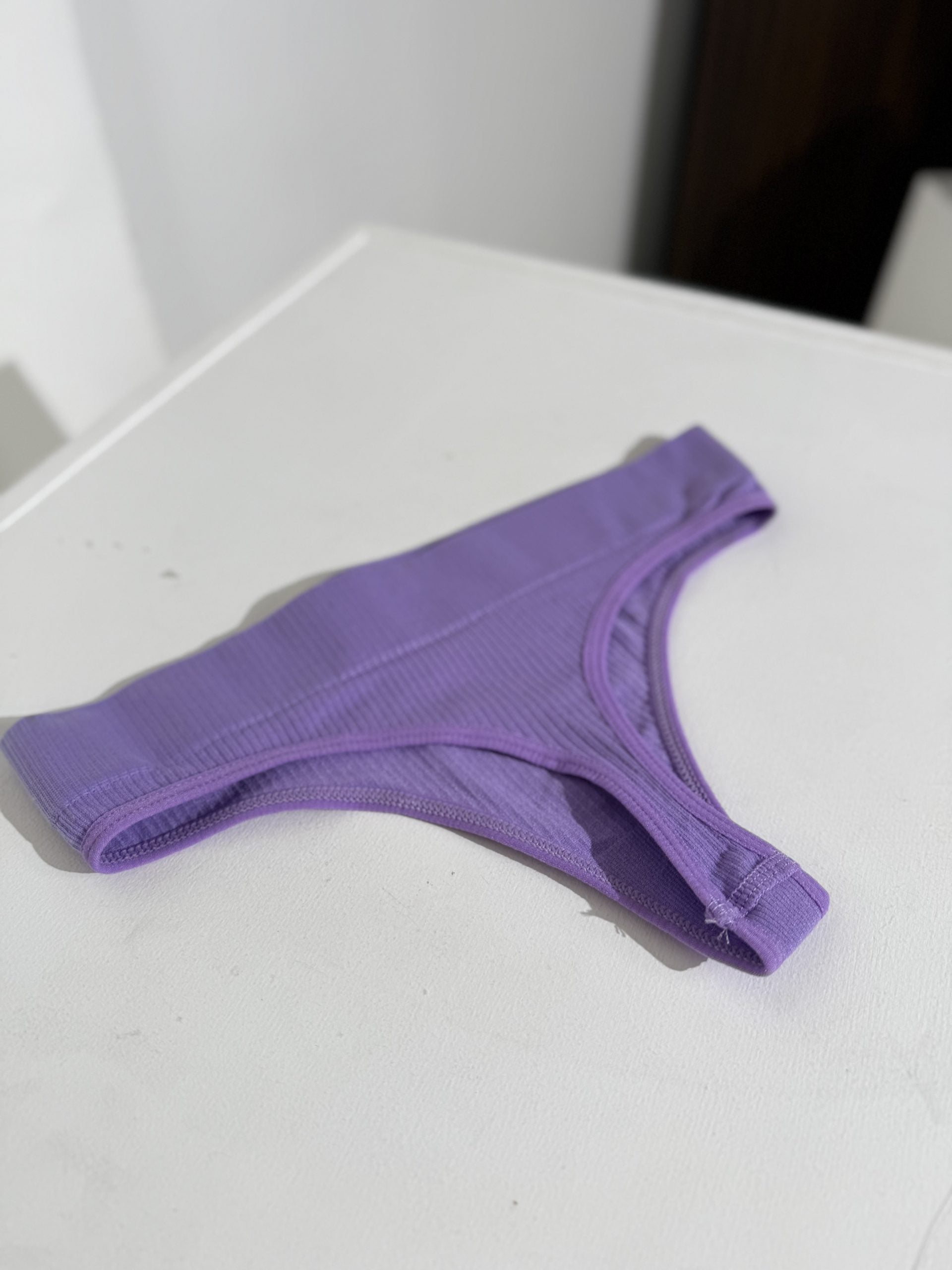 Tumši violetas string biksītes - 16908