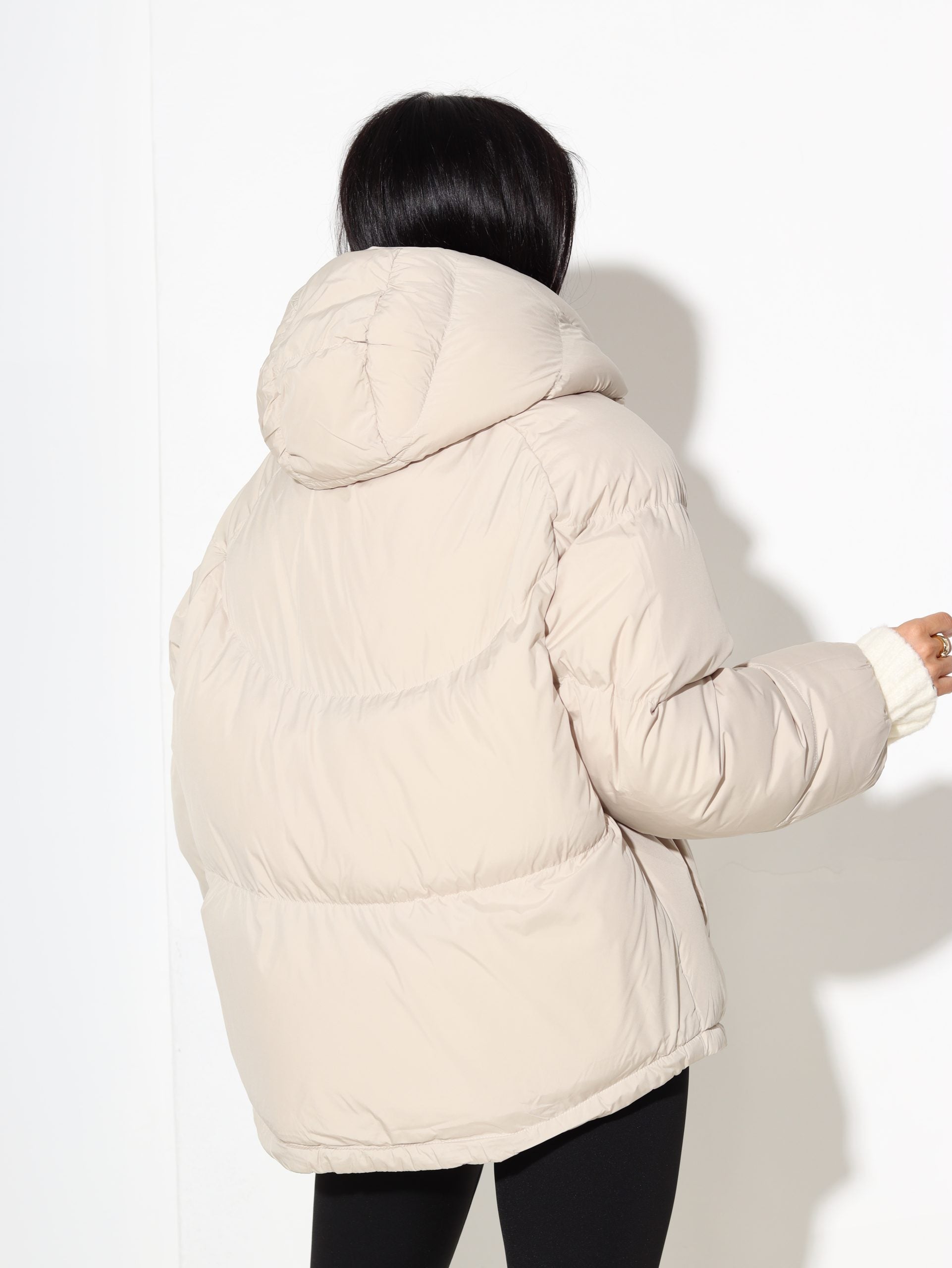 Bēša, brīva piegriezuma virsjaka ar noņemamu kapuci - 17038