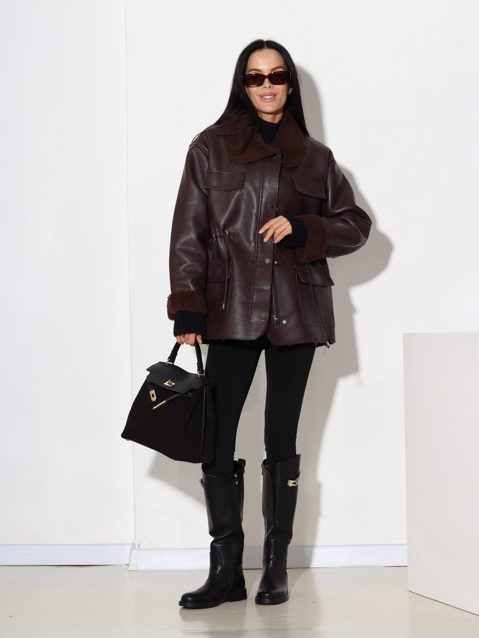 Brūna, m/ā virsjaka ar savilkumu vidukļa daļā - 17031