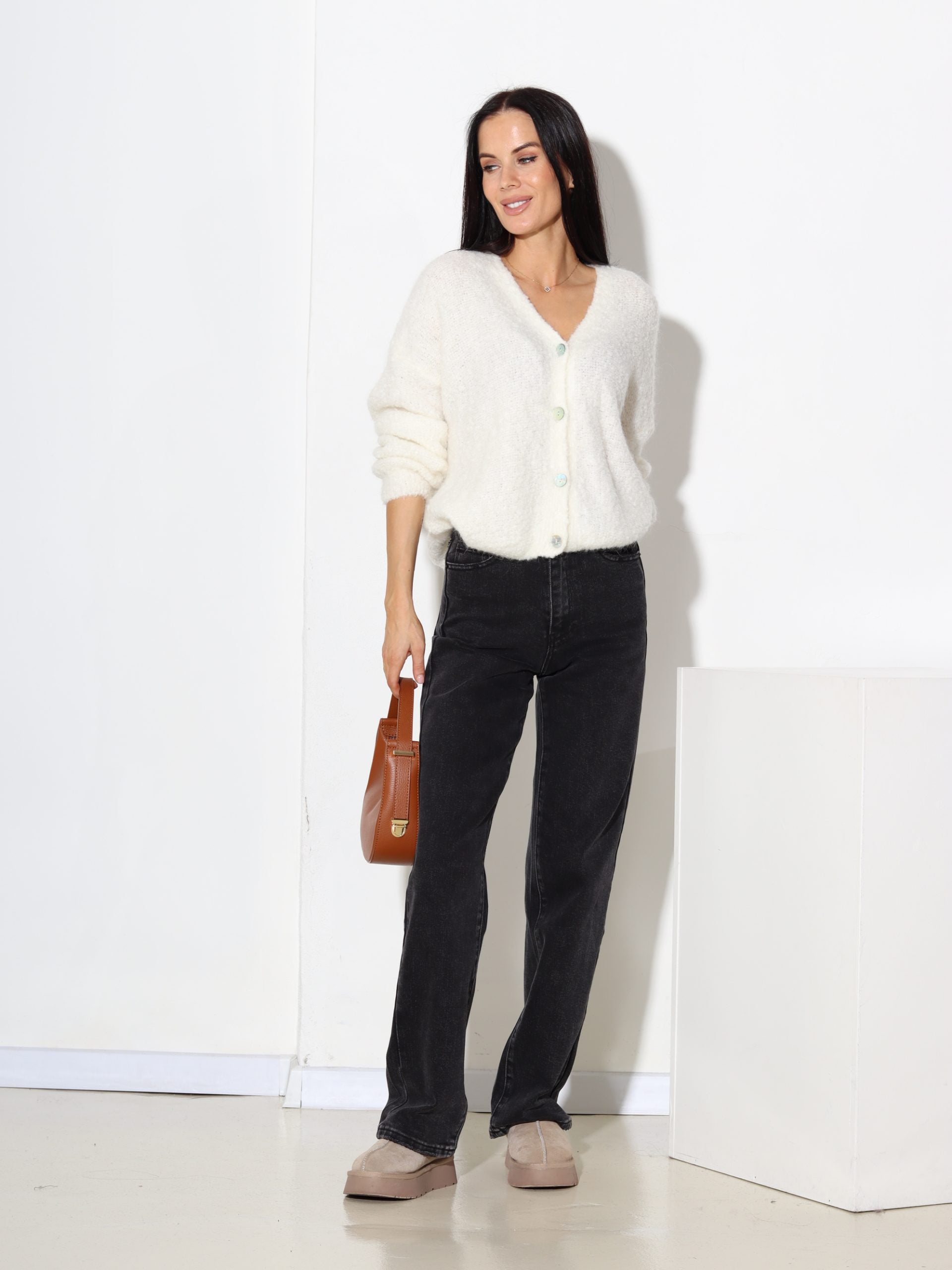 Balta mezgliņdzijas adījuma jaka, podziņu aizdare - 17513