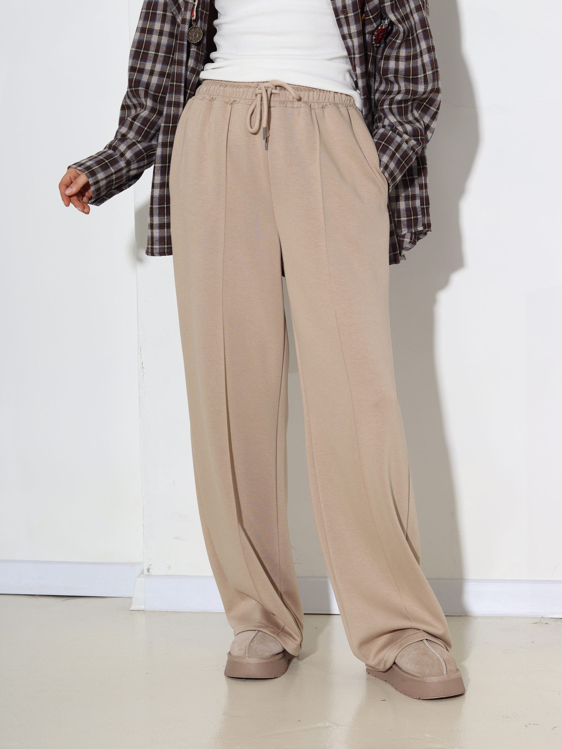 Bēšas krāsas, sportiska stila bikses - 14000