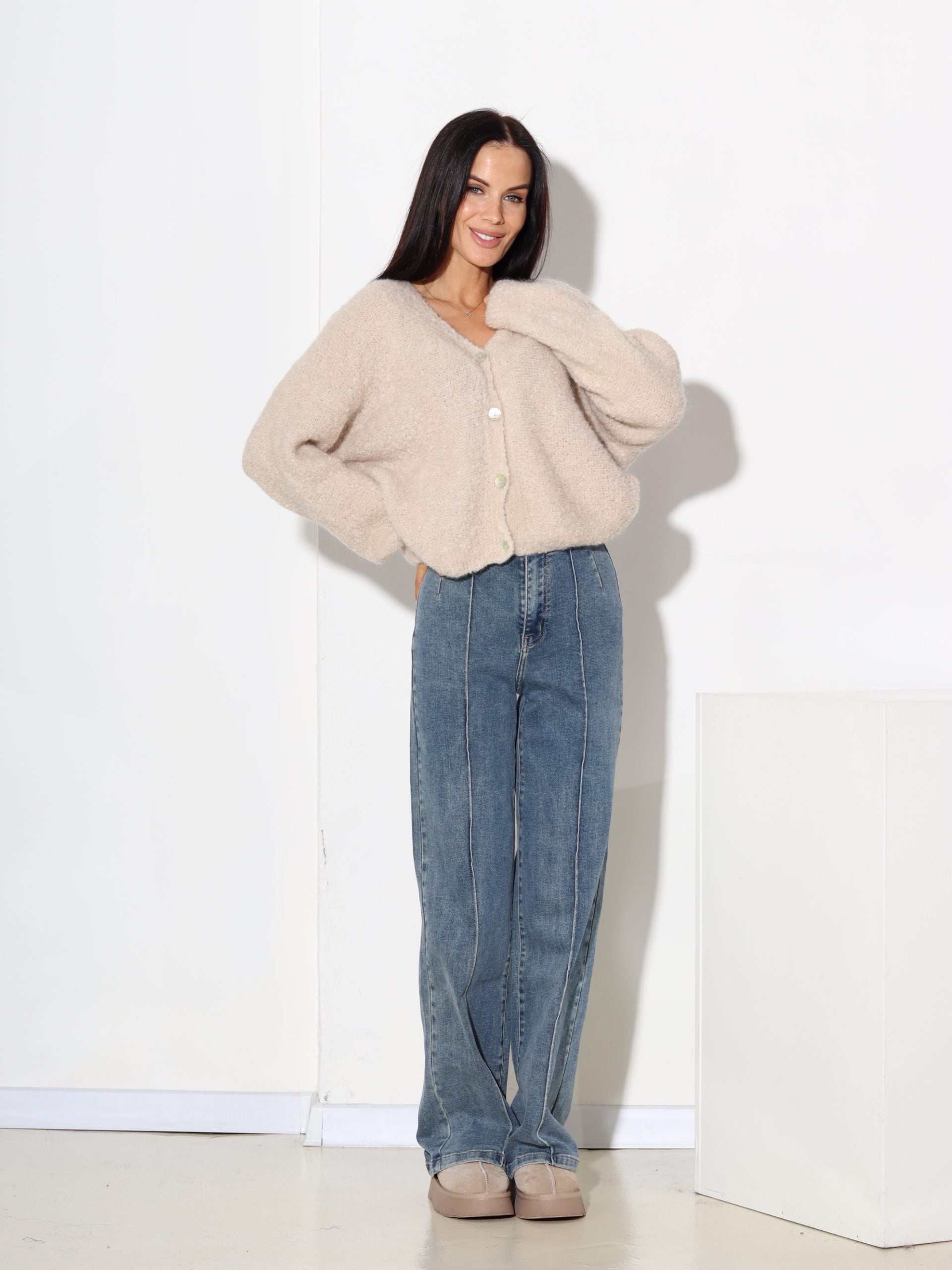 Bēša mezgliņdzijas adījuma jaka, podziņu aizdare - 17512