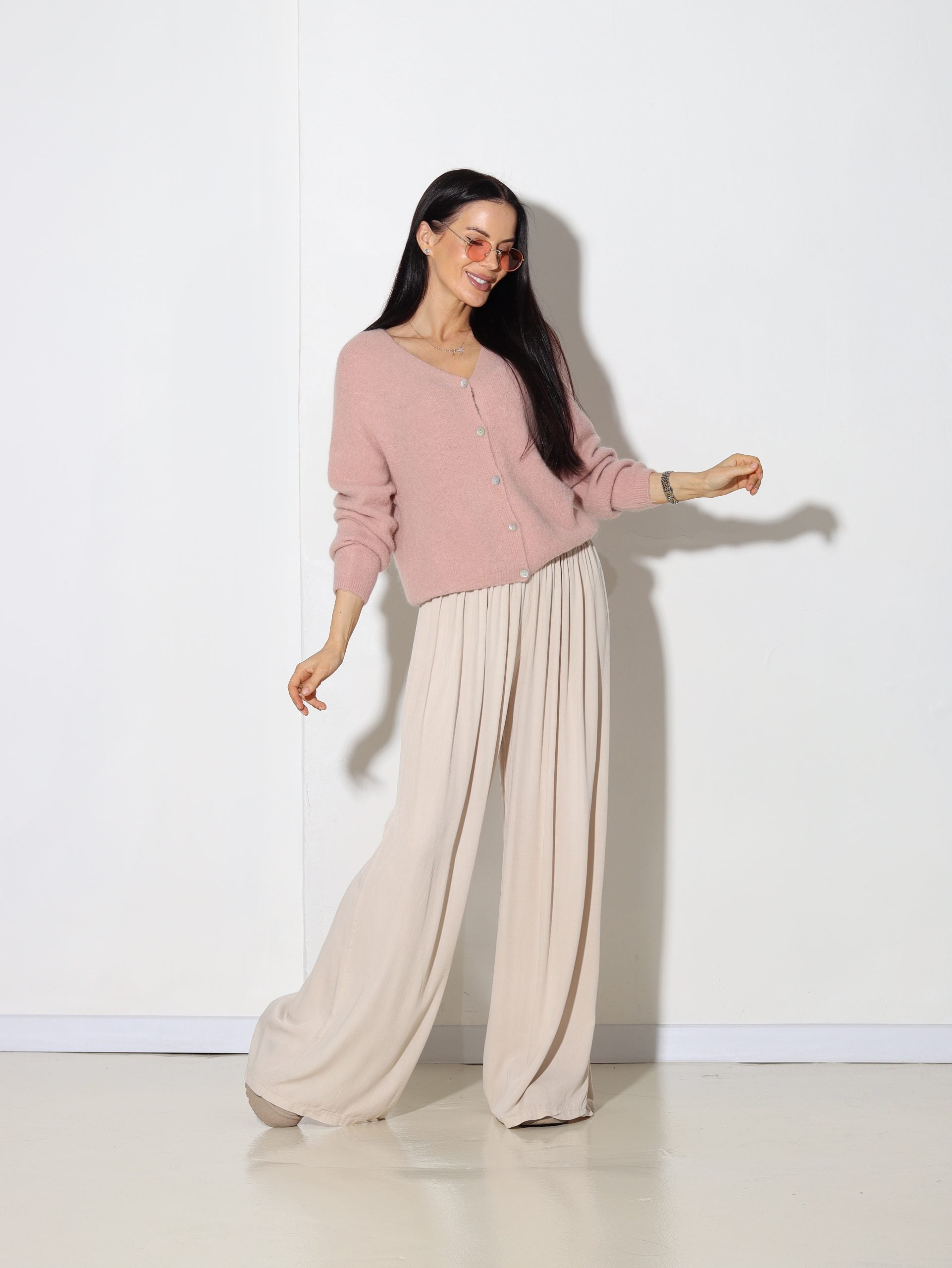 Veci rozā alpakas jaka ar ,,V'' veida kakliņu - 15799