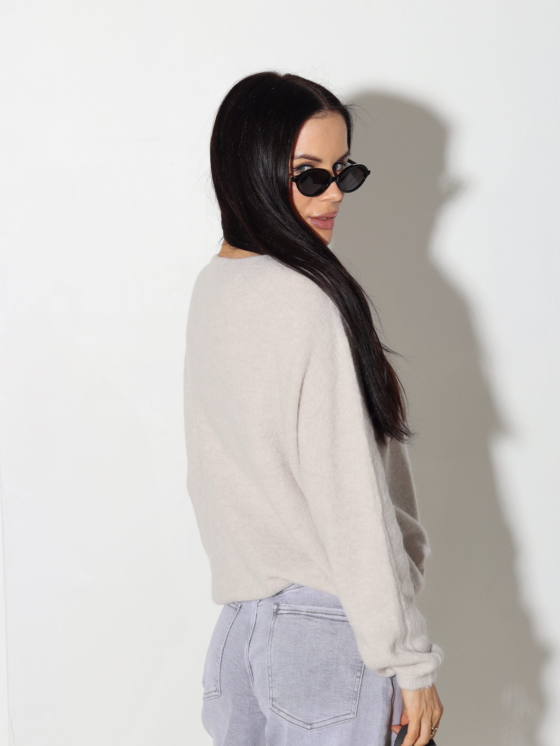 Bēša alpakas jaka ar ,,V'' veida kakliņu - 15367