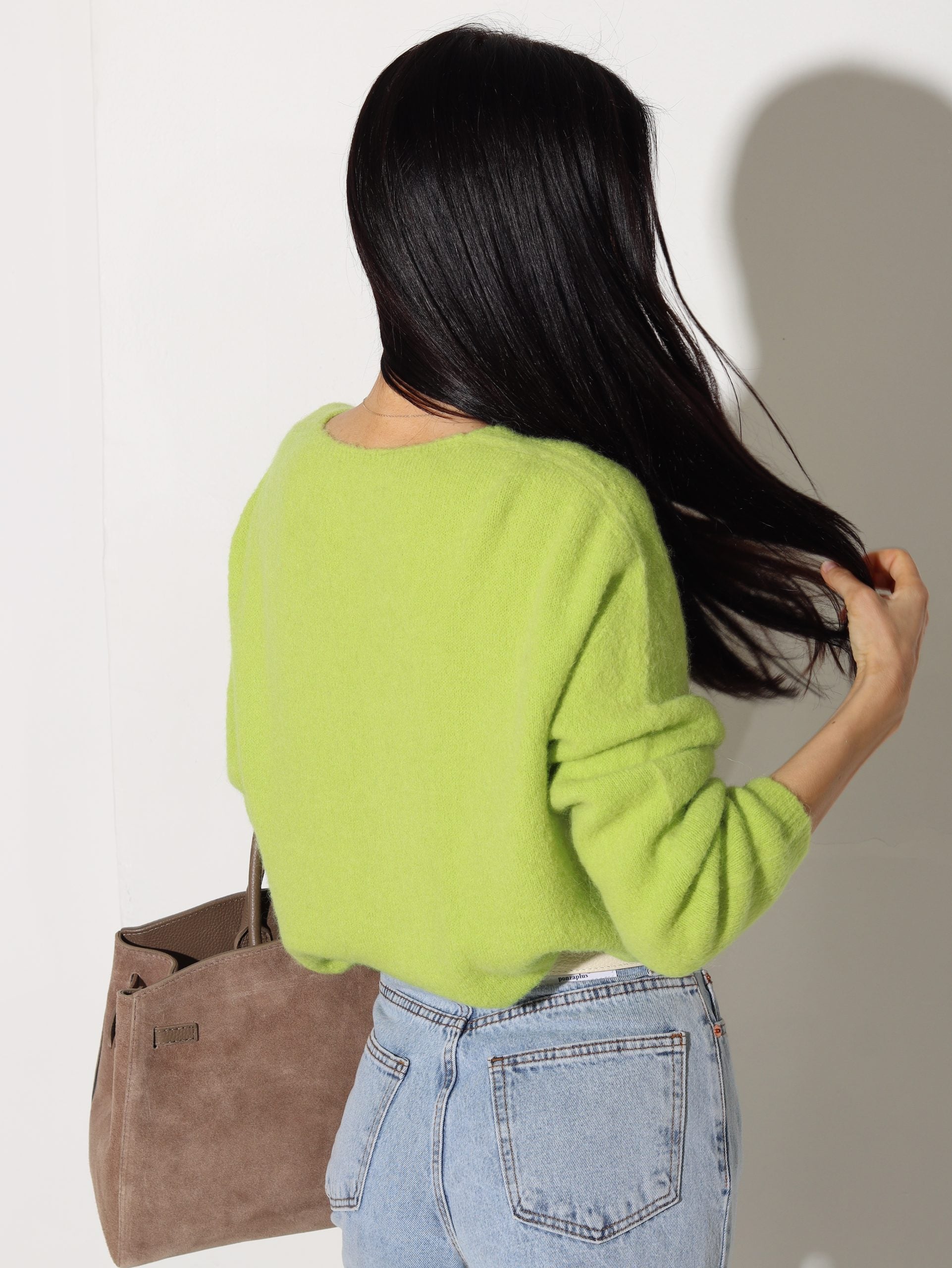 Zaļas alpakas jaka ar ,,V'' veida kakliņu - 15788