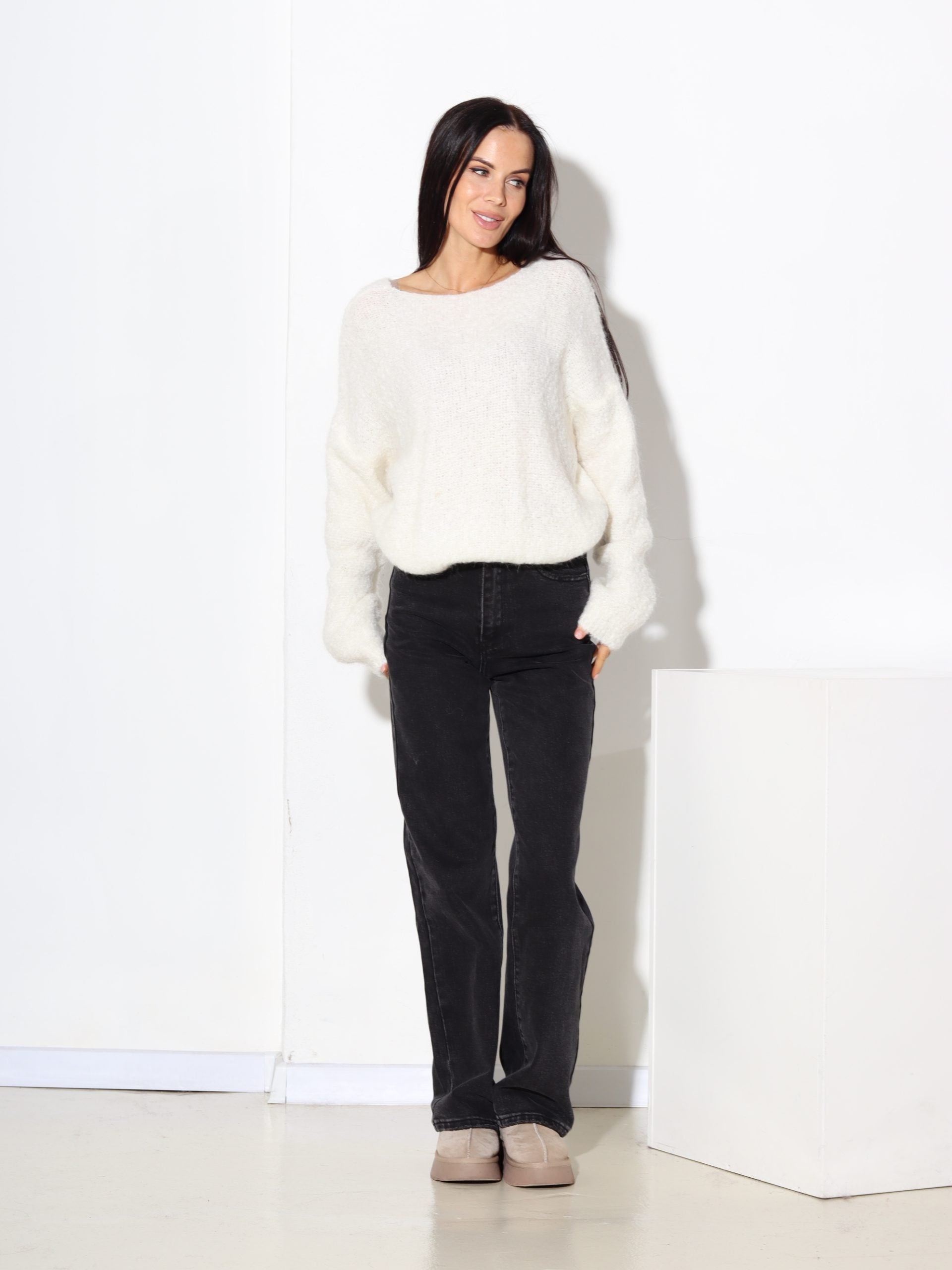 Balts mezgliņdzijas adījuma džemperis, 'V' dekoltē - 17508