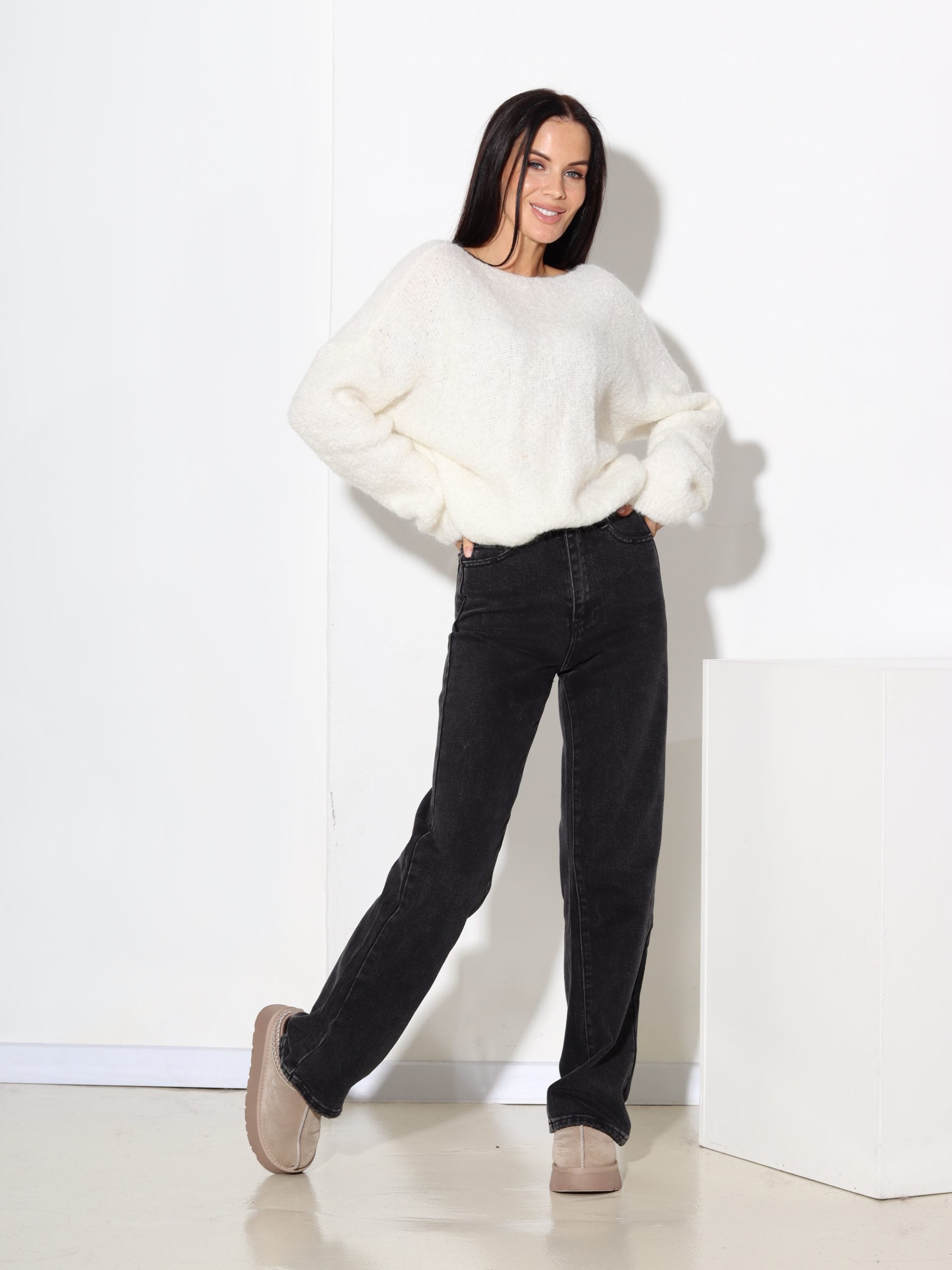 Balts mezgliņdzijas adījuma džemperis, 'V' dekoltē - 17508