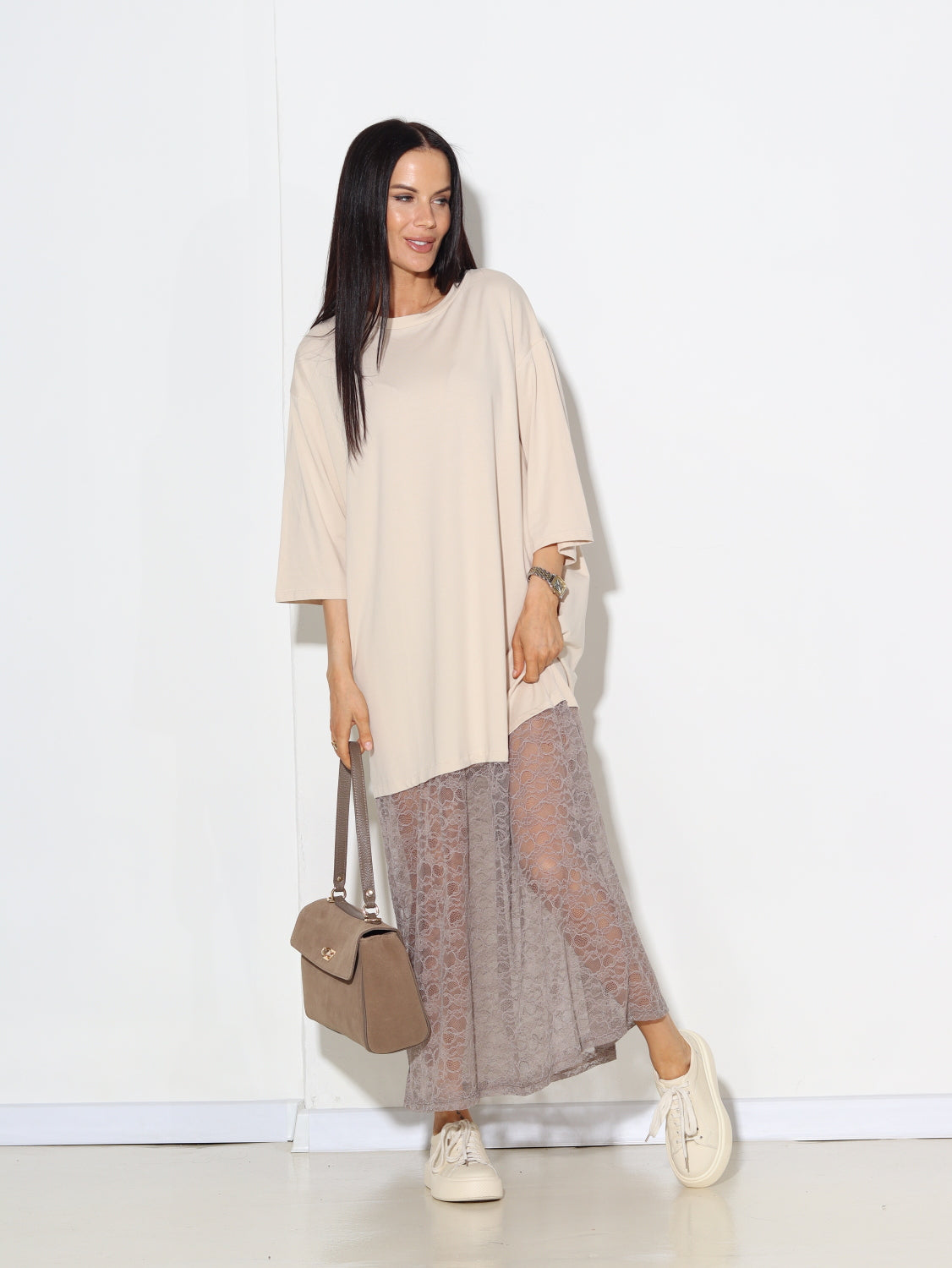 Bēša kleita ar taupe mežģīnes apakšdaļu - 15010