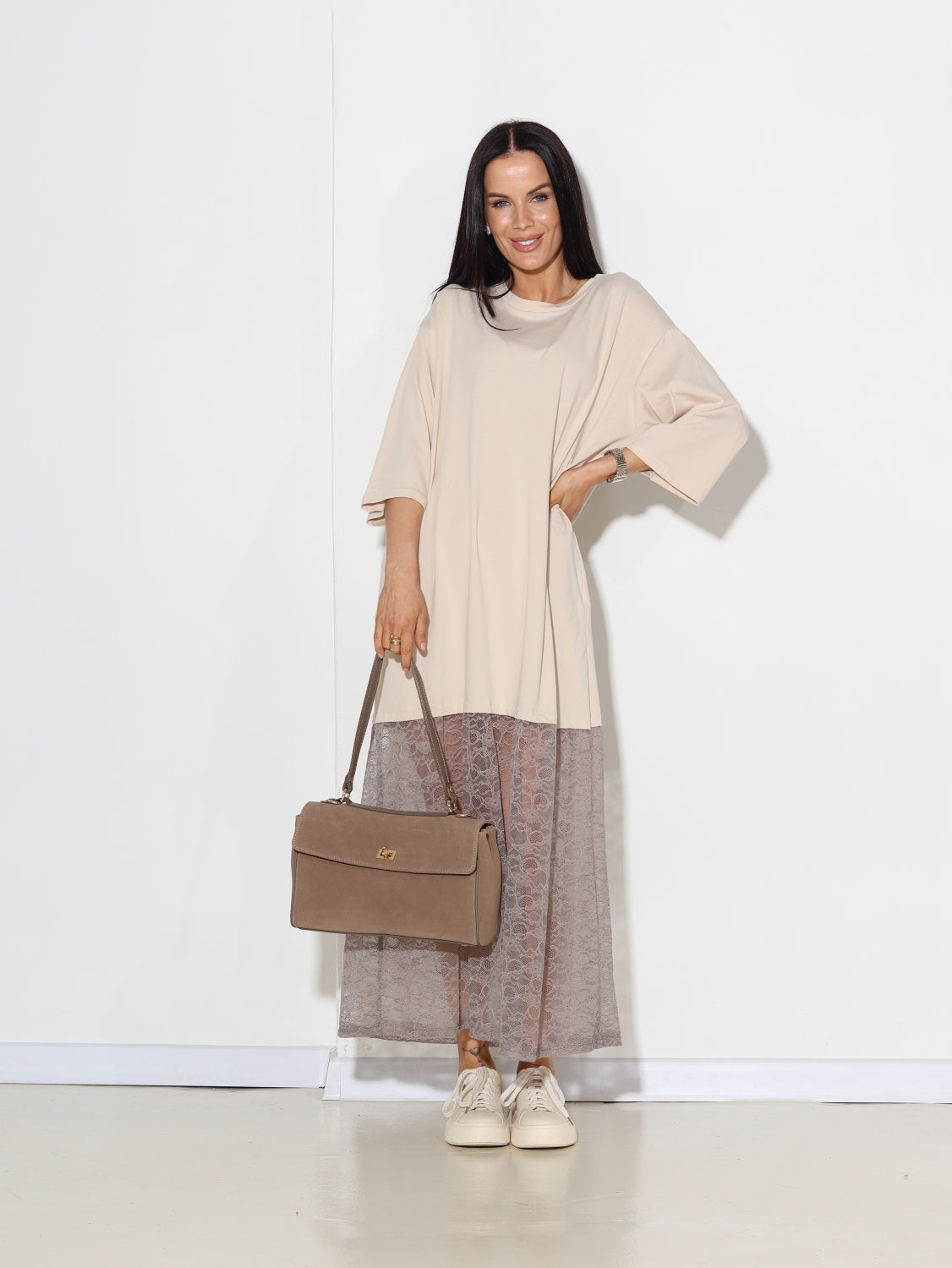 Bēša kleita ar taupe mežģīnes apakšdaļu - 15010