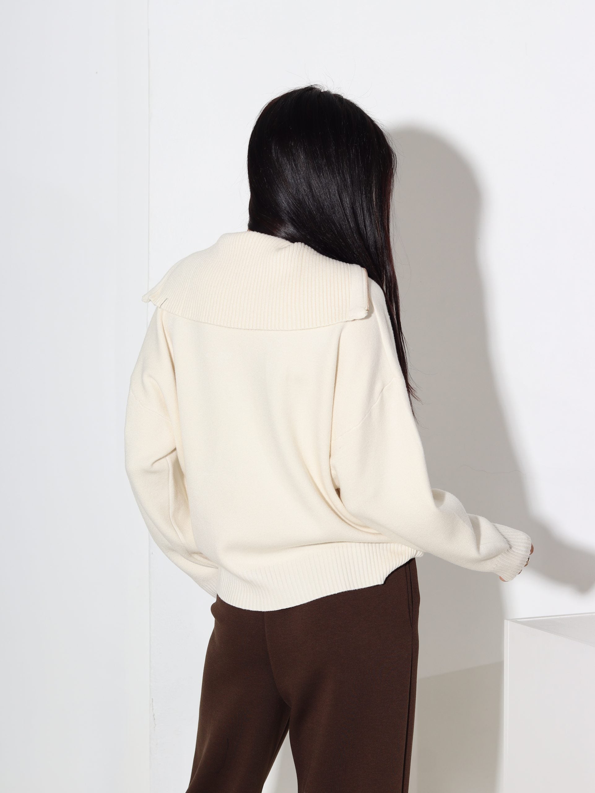 Balts "Lara" džemperis ar rāvējslēdzēju - 16444