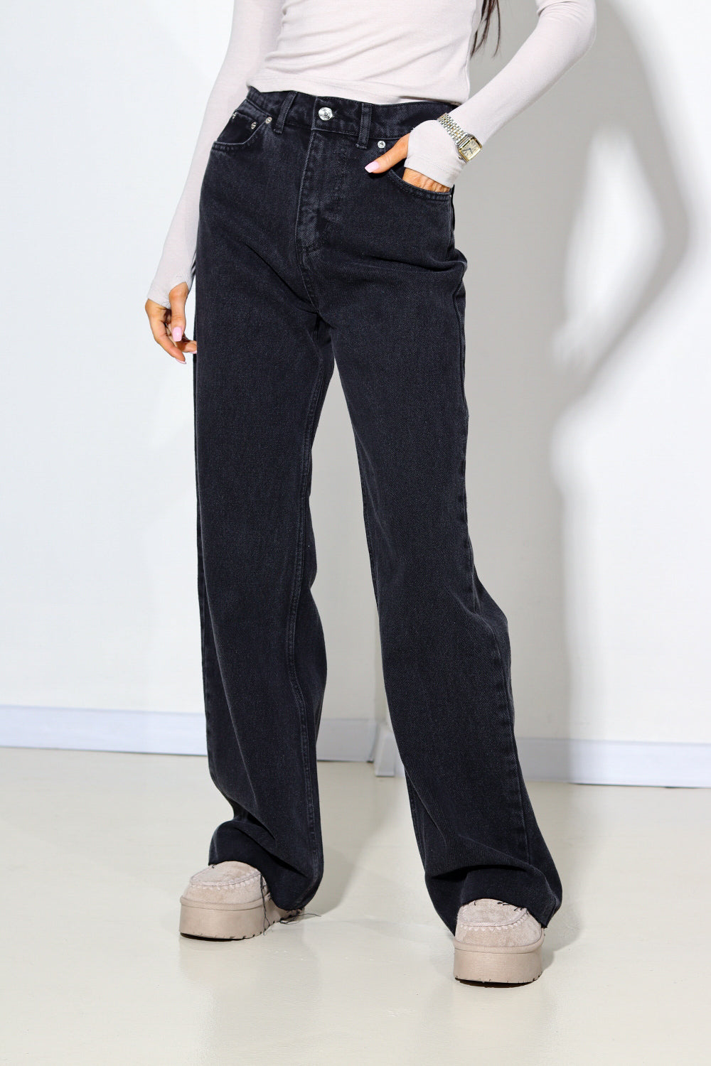 Tumši pelēkas džinsa bikses ar nenošūtiem galiem - 13934