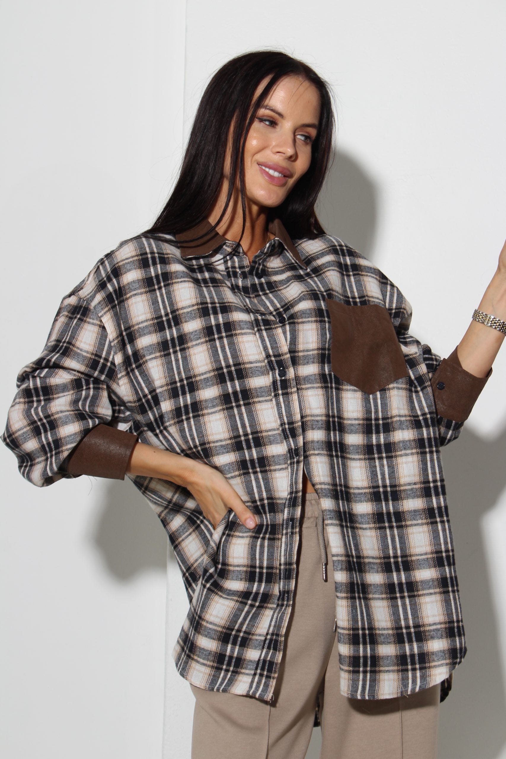 Bēšas krāsas rūtains krekls ar zamšādas kabatiņu - 16095