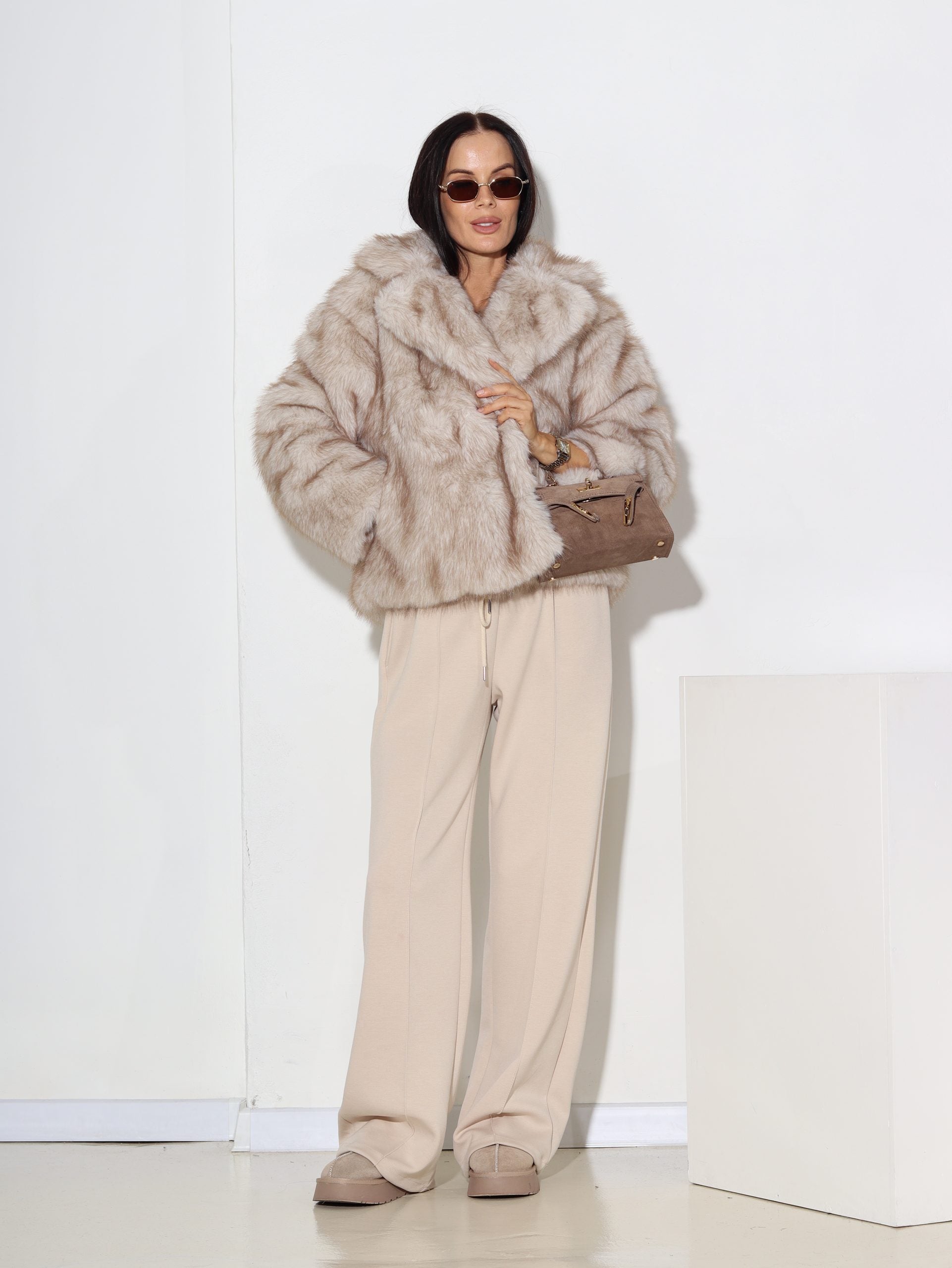 Bēšas krāsas īss, biezs, m/ā kažociņš - 16419