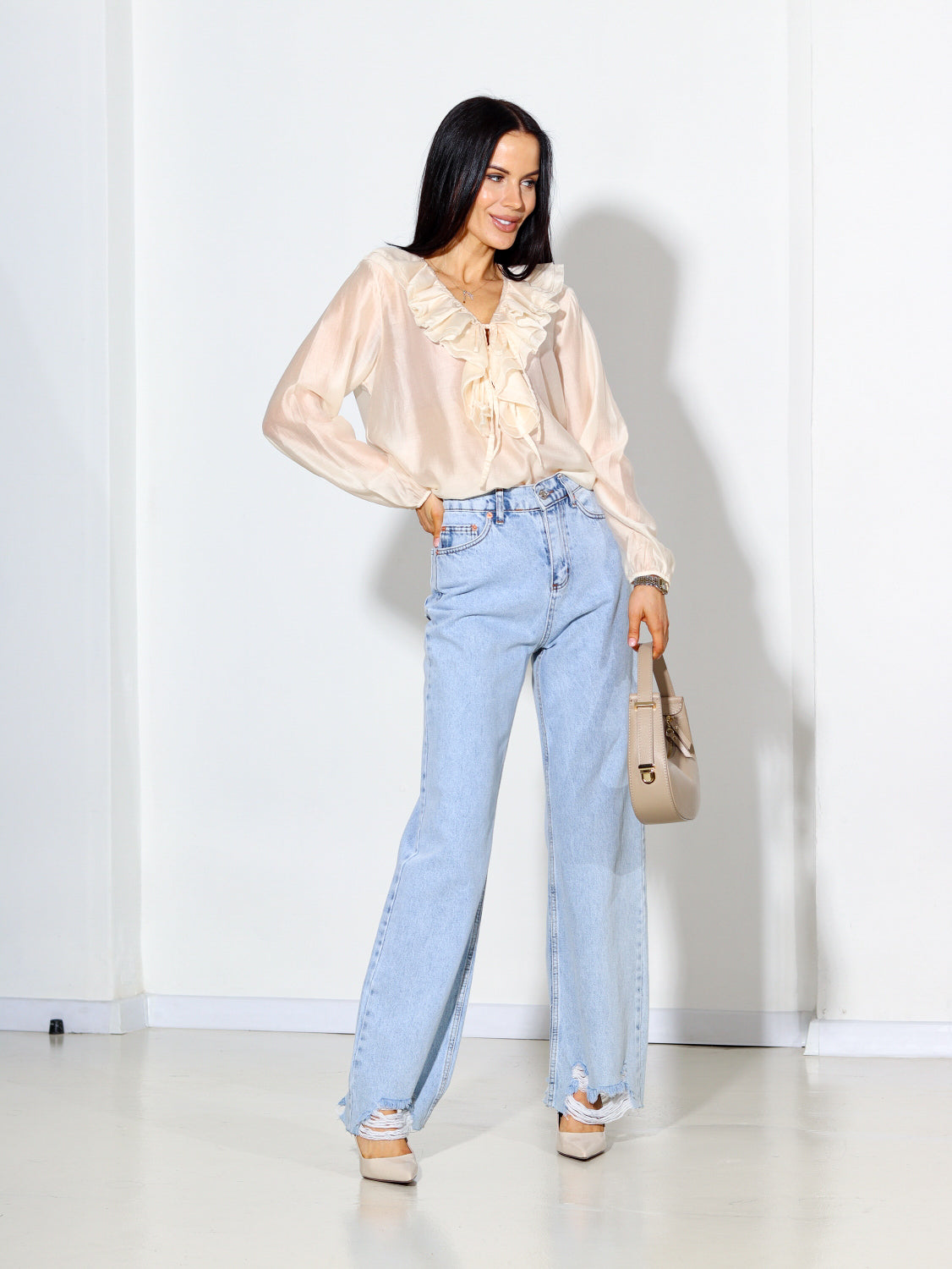 Bēša blūze ar rišiņu ap kaklu - 14494