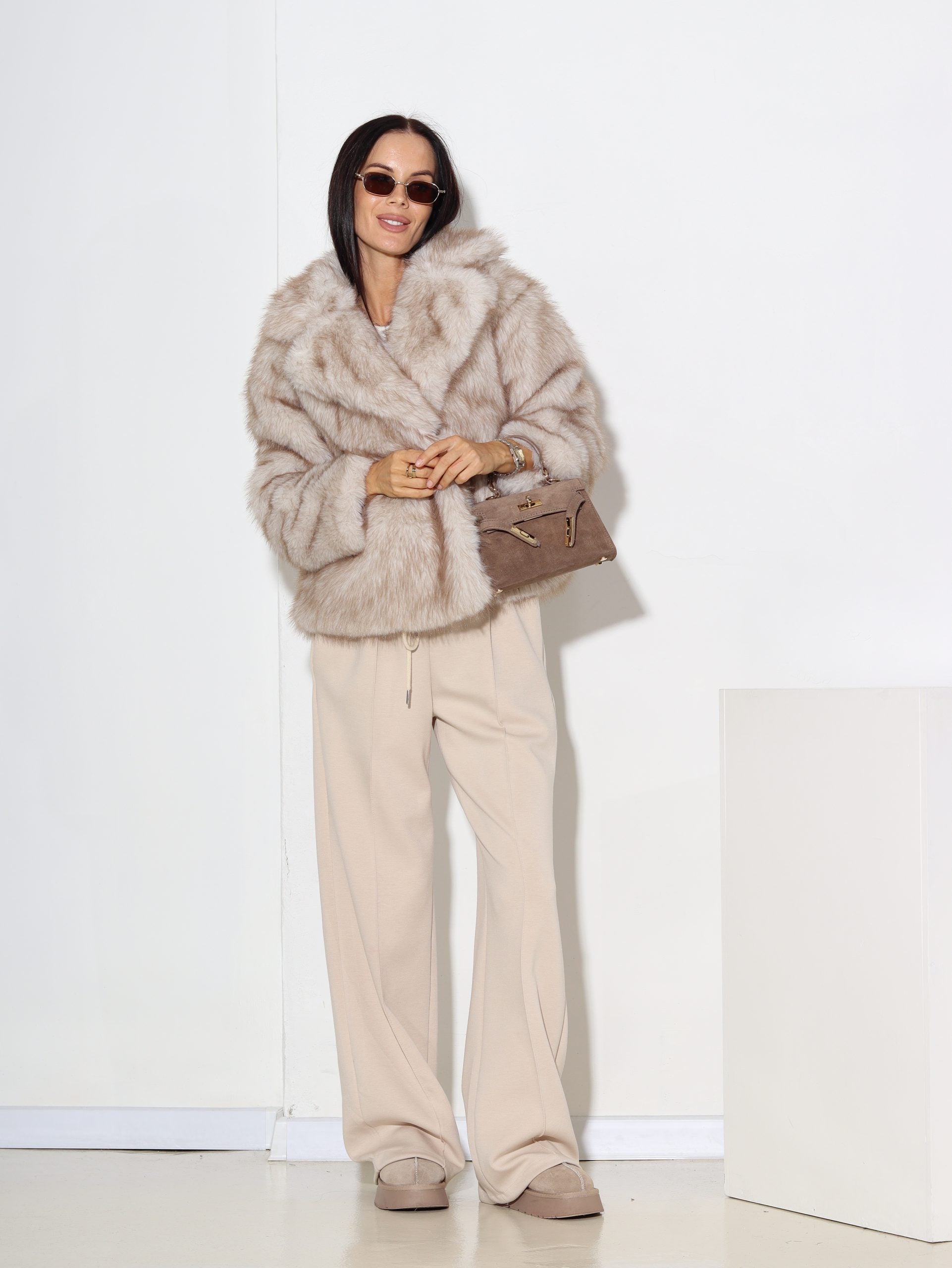 Bēšas krāsas īss, biezs, m/ā kažociņš - 16419