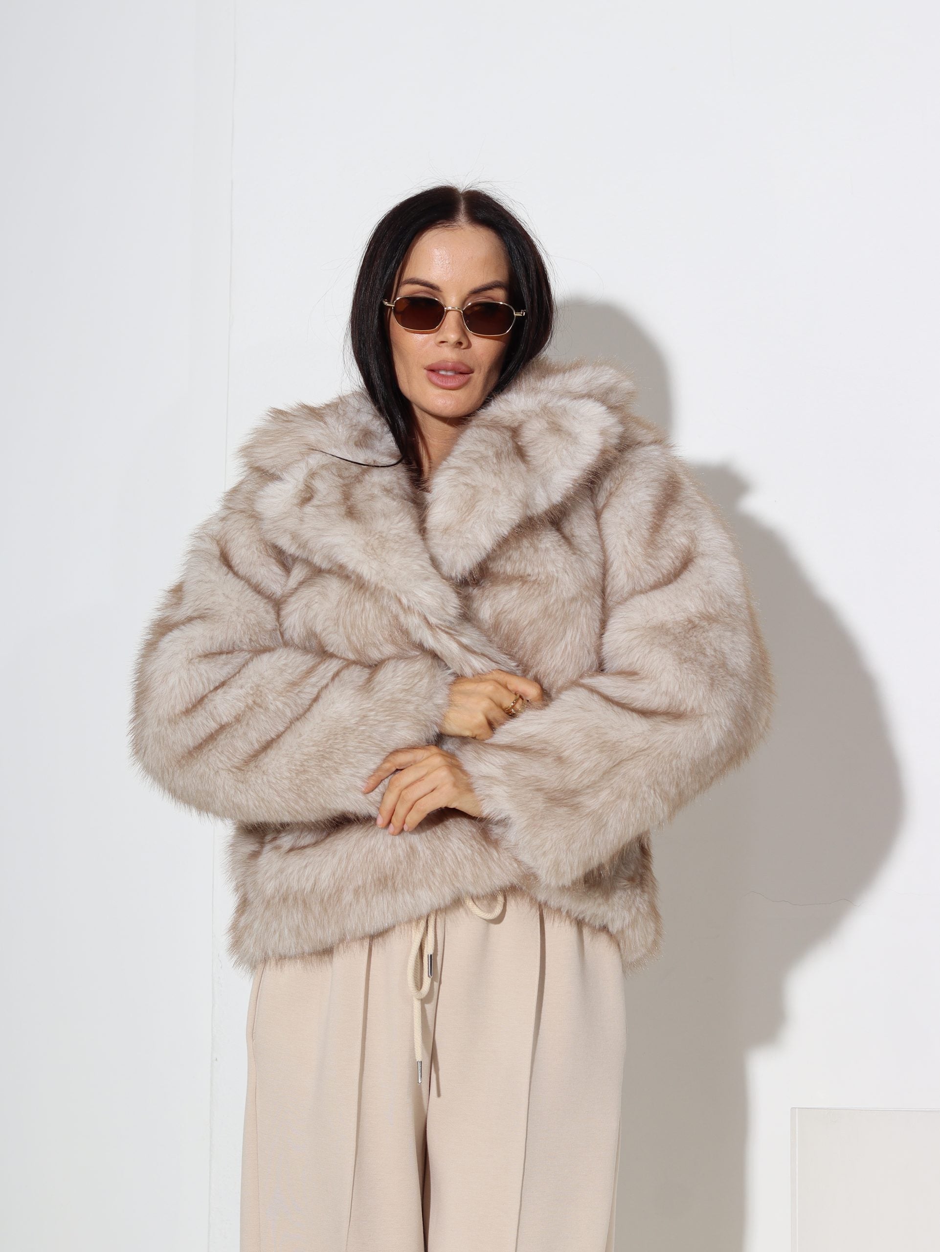 Bēšas krāsas īss, biezs, m/ā kažociņš - 16419