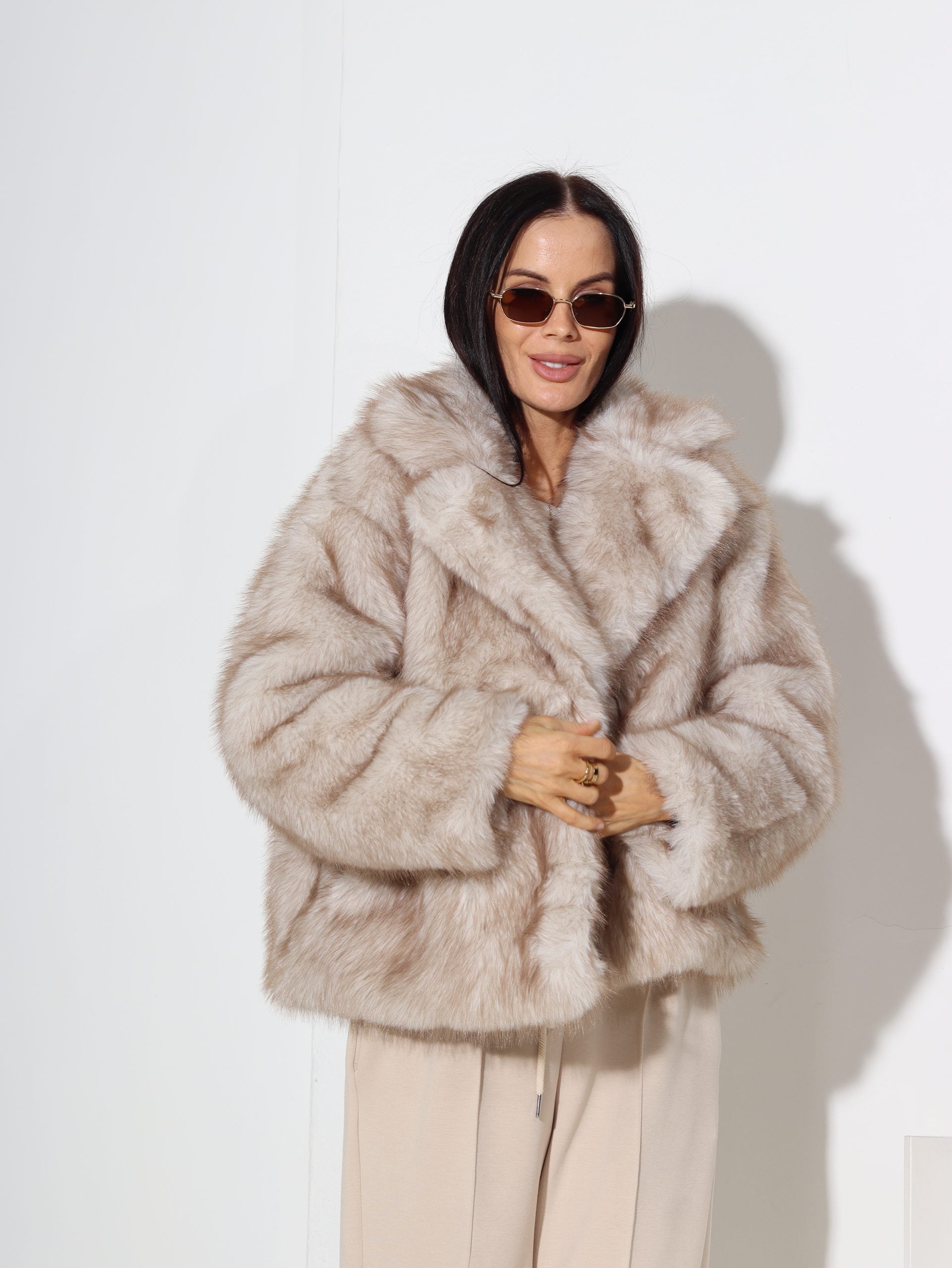 Bēšas krāsas īss, biezs, m/ā kažociņš - 16419