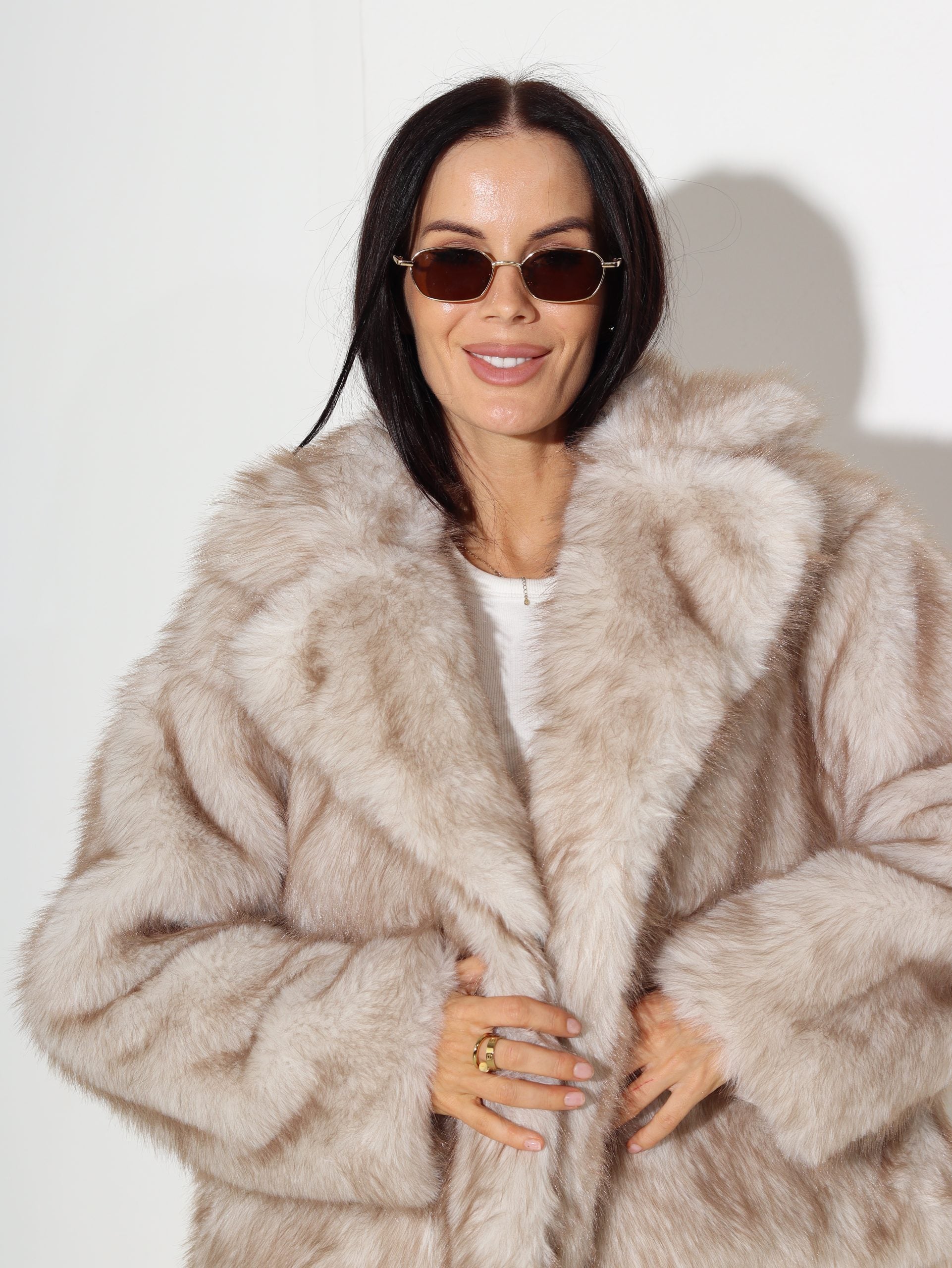 Bēšas krāsas īss, biezs, m/ā kažociņš - 16419