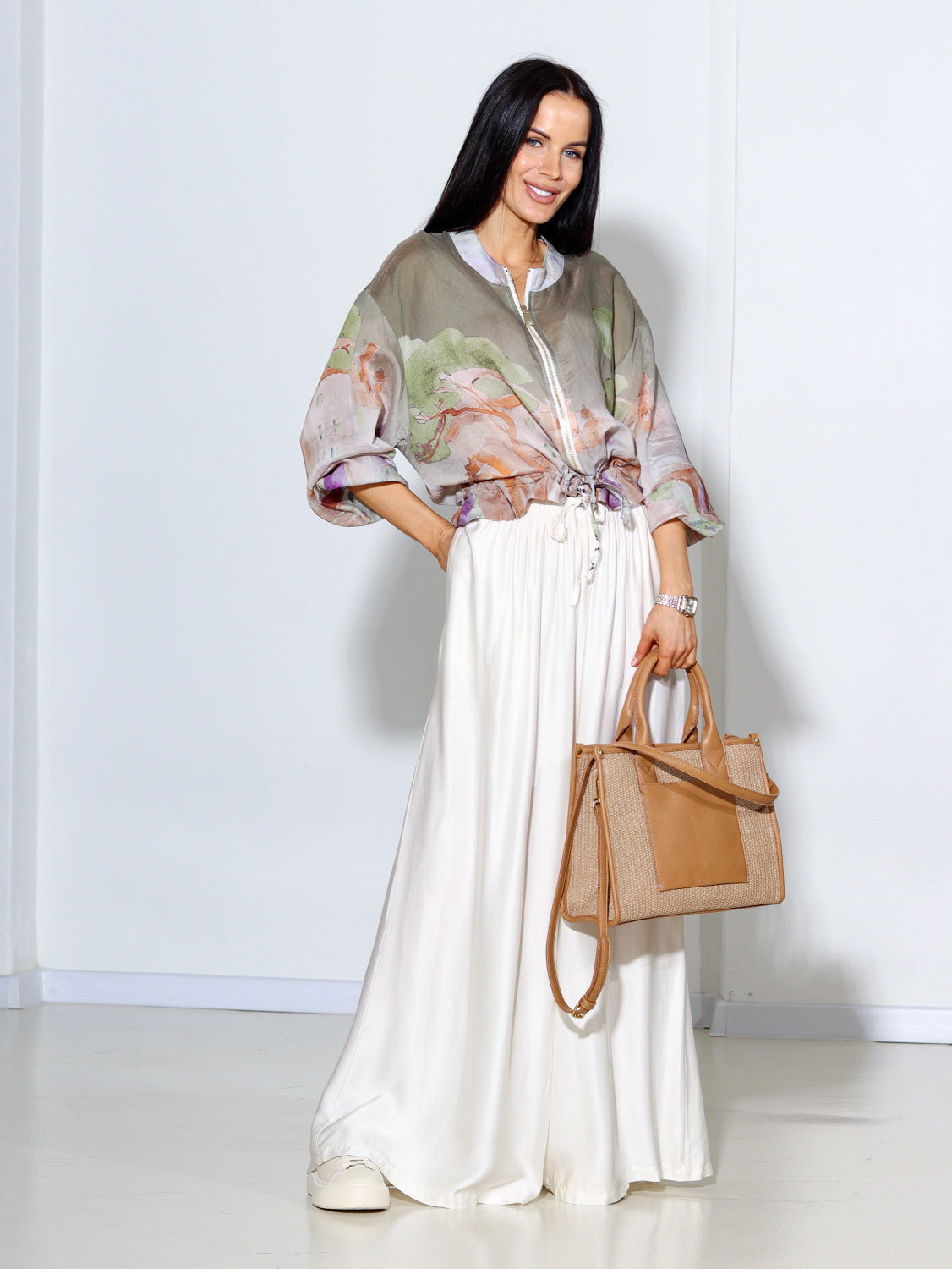 Zaļa plānas viskozes jaciņa ar zīmējumu - 14495