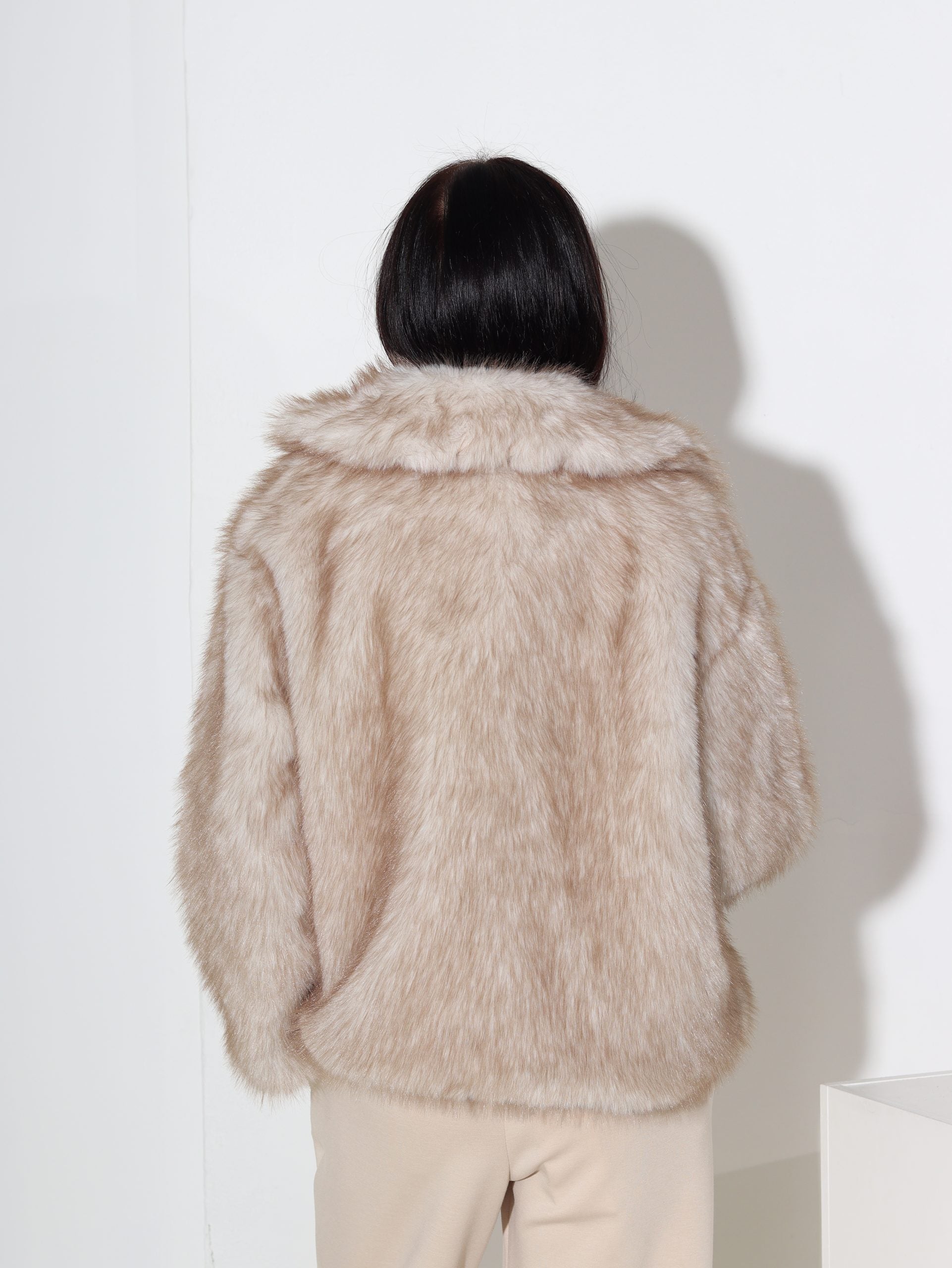 Bēšas krāsas īss, biezs, m/ā kažociņš - 16419