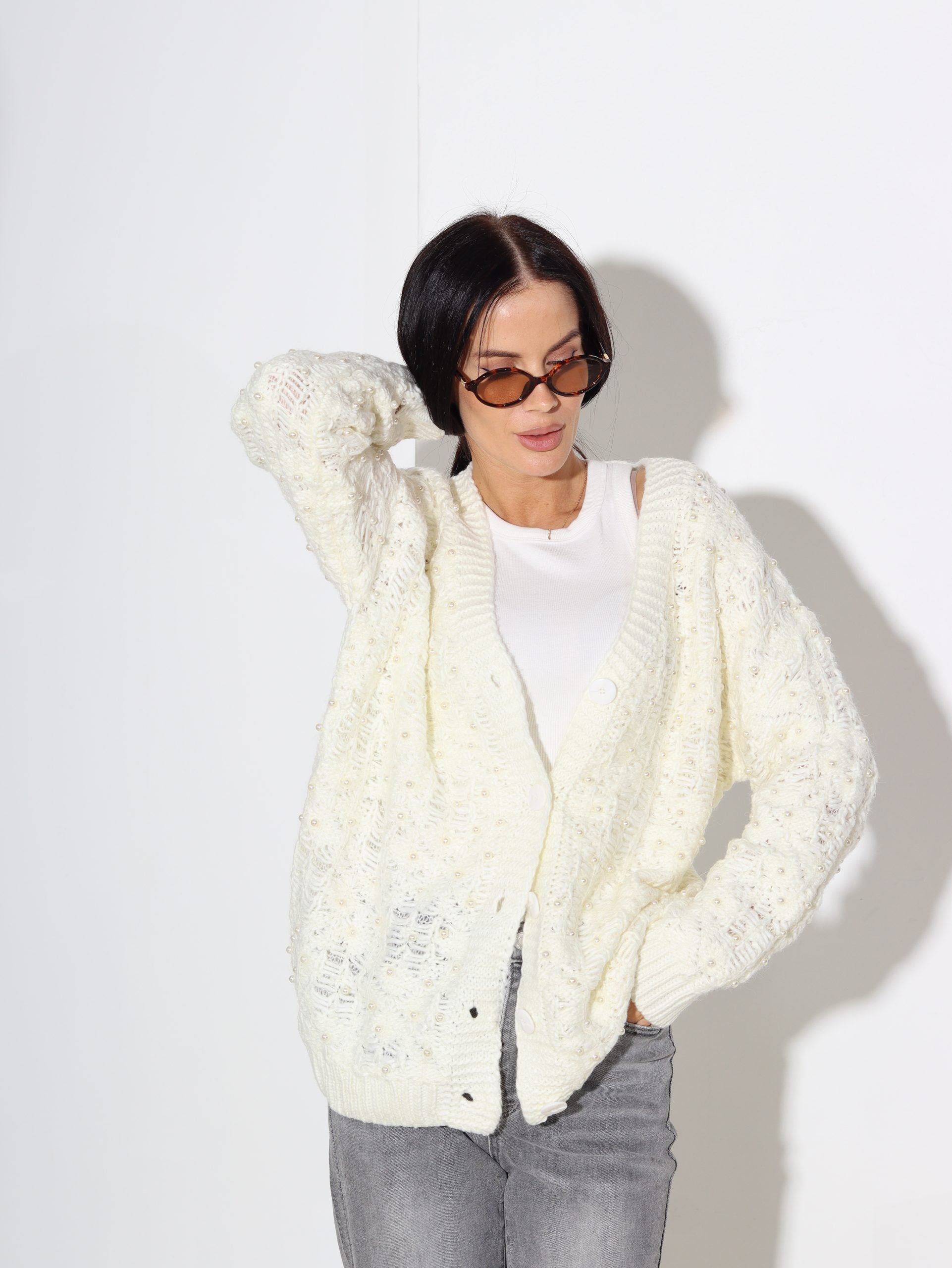 Balta, pagarināta jaka ar ieadītām pērlītēm - 16422