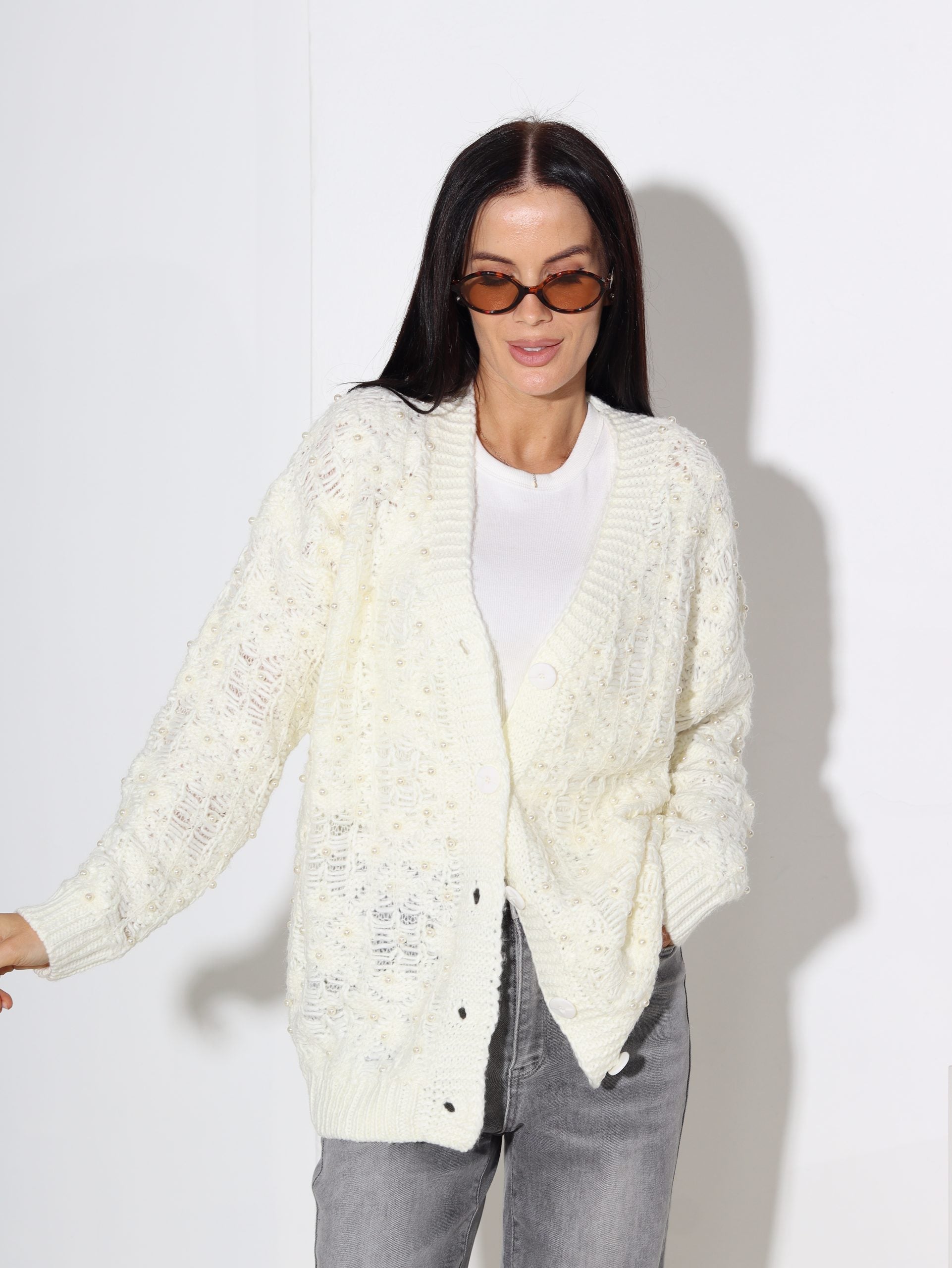 Balta, pagarināta jaka ar ieadītām pērlītēm - 16422