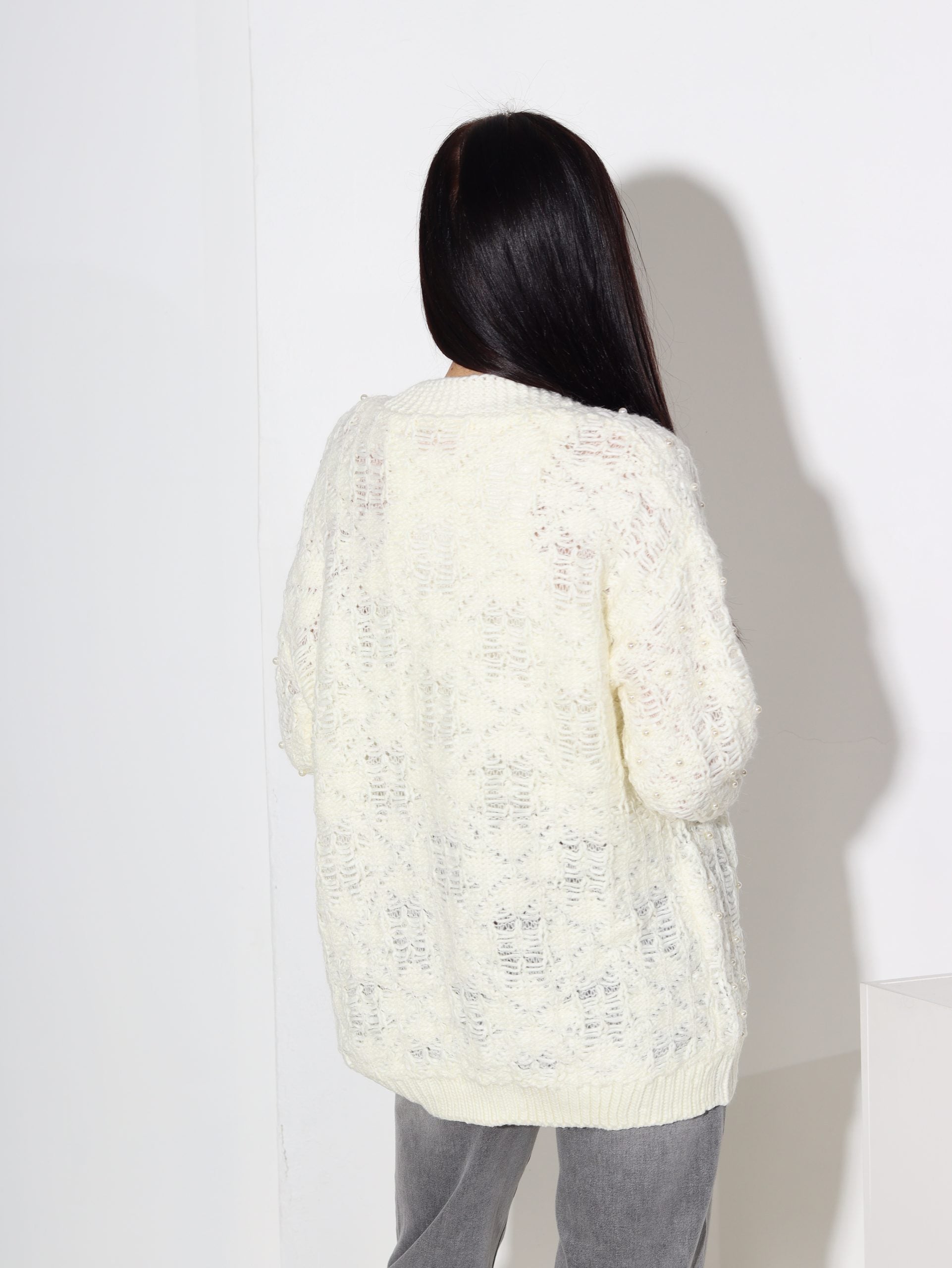 Balta, pagarināta jaka ar ieadītām pērlītēm - 16422