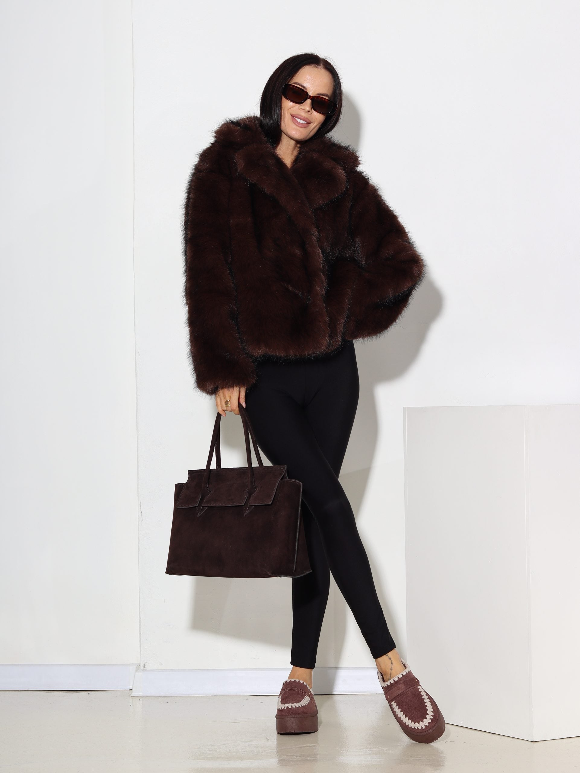 Tumši brūnas krāsas īss, biezs, m/ā kažociņš - 16421